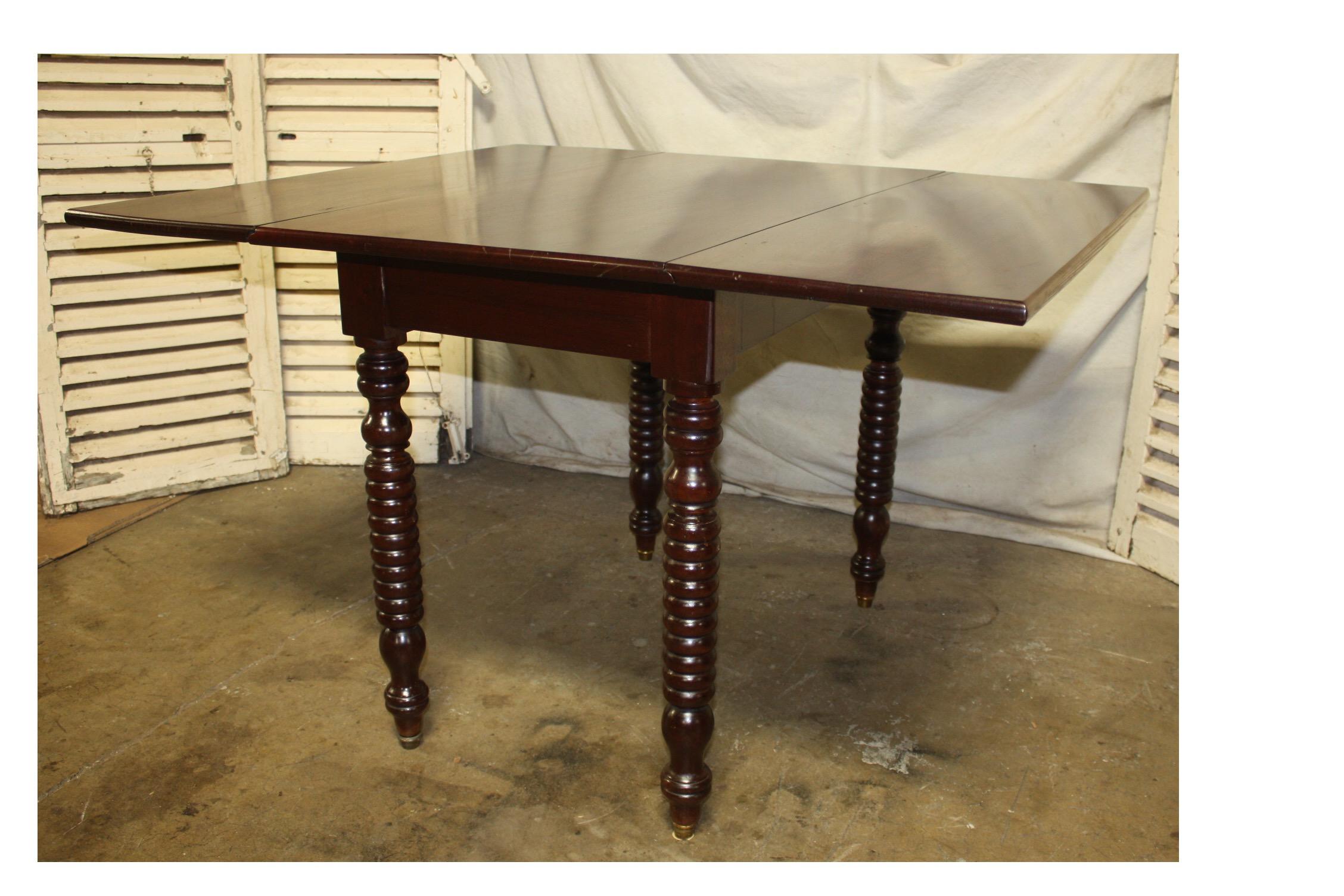 Acajou Table à plateau basculant française du XIXe siècle en vente
