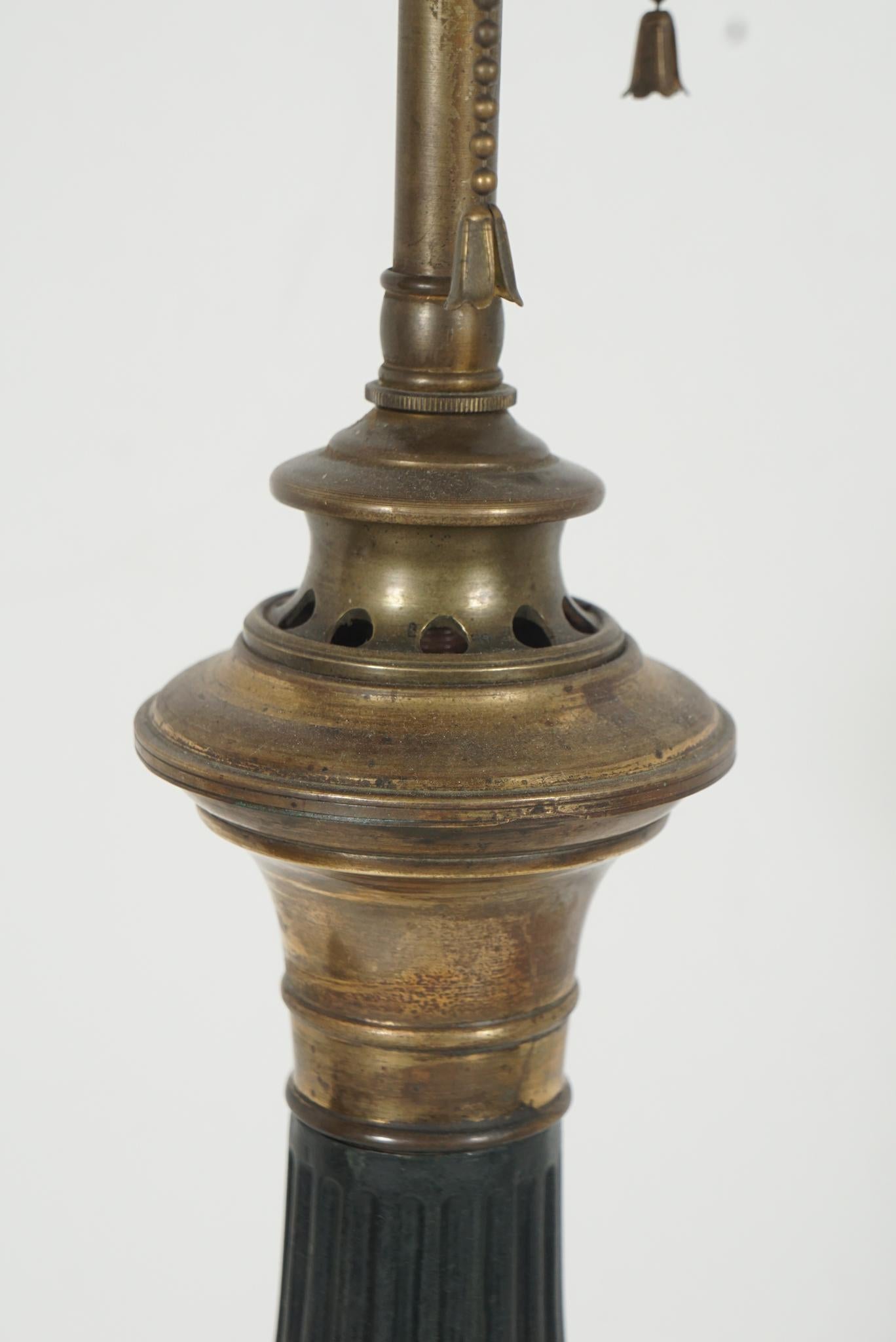 Bronzo Lampada in tole Sinumbra o Carcel francese del XIX secolo proveniente dalla proprietà di Bunny Mellon in vendita
