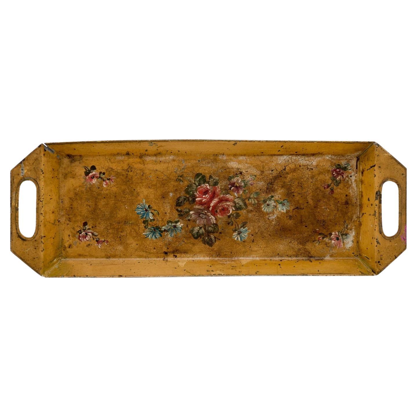 Französisches Tôle-Tablett aus dem 19. Jahrhundert mit handgemaltem Blumendekor und abgeschrägten Rändern