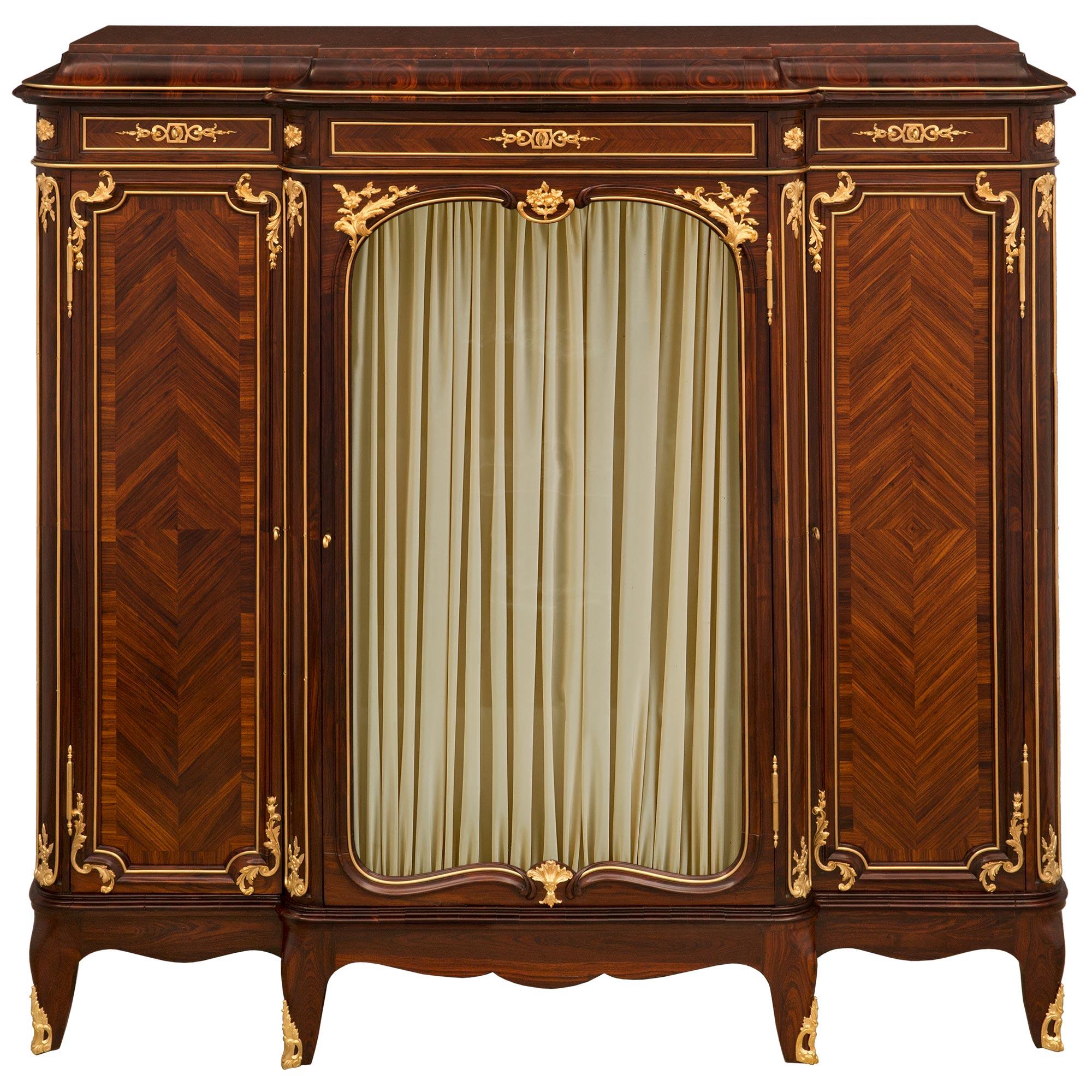 French 19th Century Transitional St. Cabinet Vitrine In Good Condition For Sale In West Palm Beach, FL