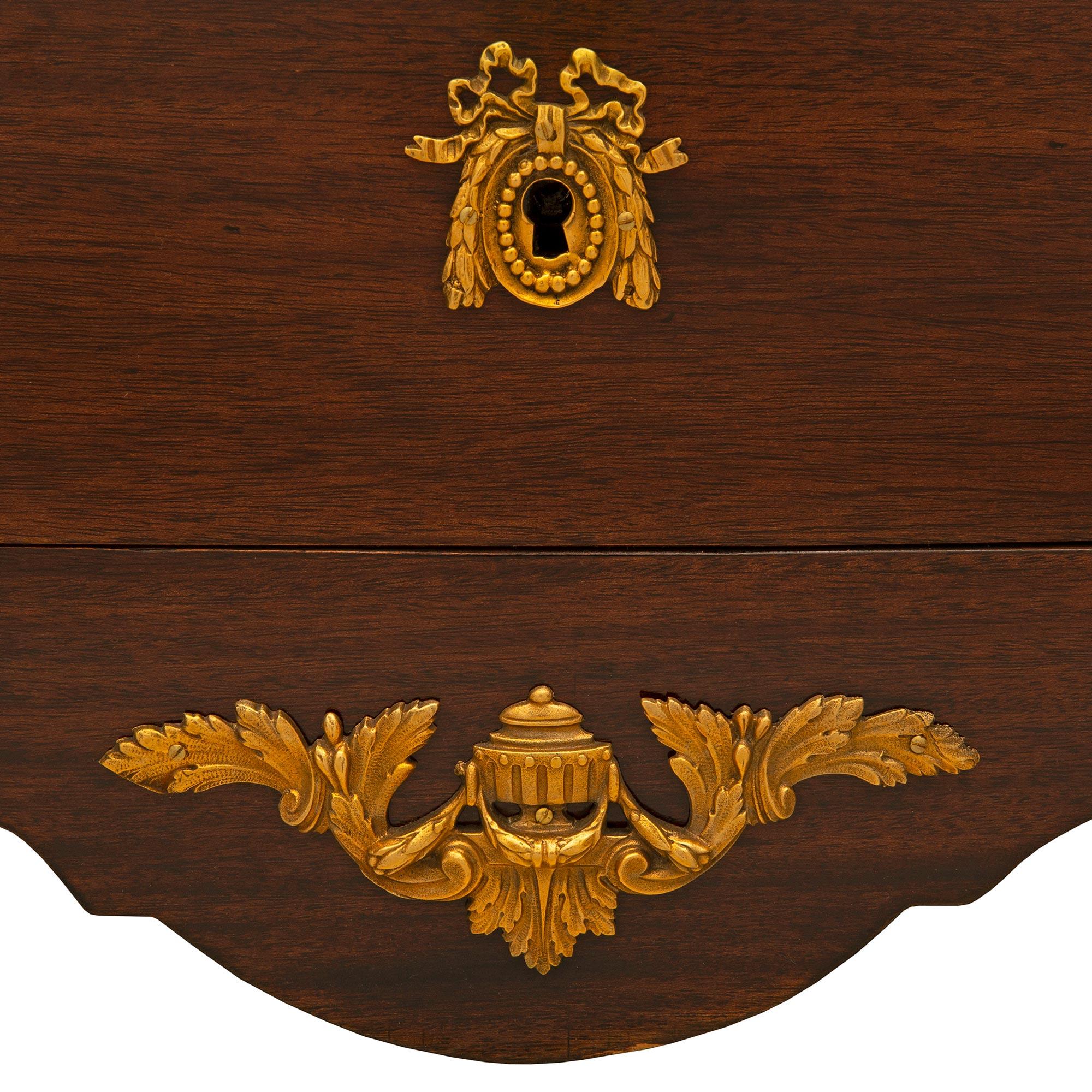 Commode francese di transizione del XIX secolo in mogano St. in vendita 4