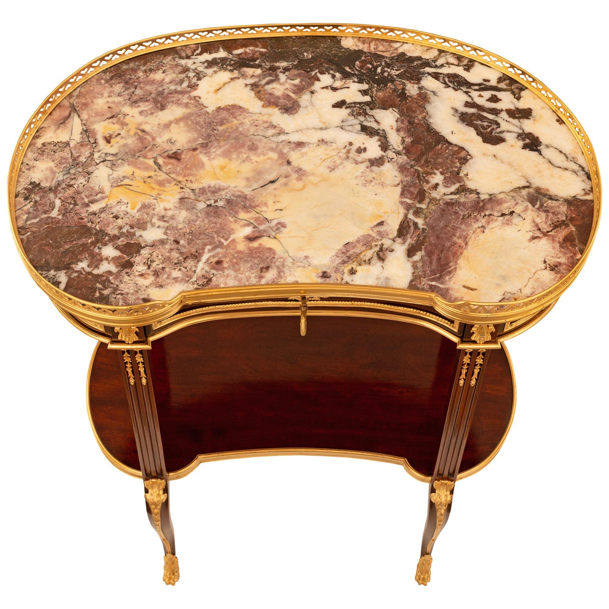 Table d'appoint française du 19ème siècle de style transitionnel en acajou, bronze doré et marbre Viola en vente 5