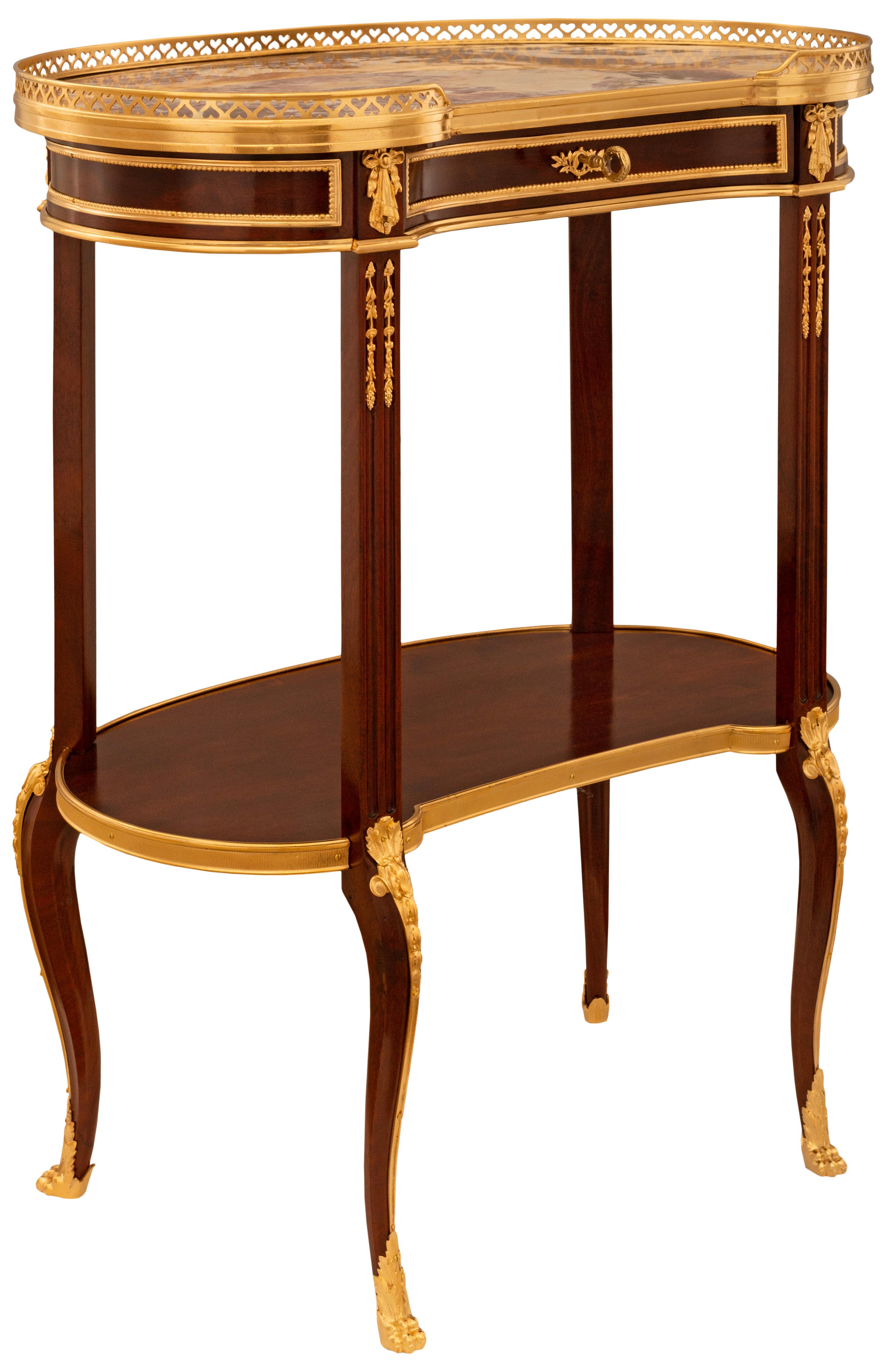 Table d'appoint française du 19ème siècle de style transitionnel en acajou, bronze doré et marbre Viola Bon état - En vente à West Palm Beach, FL