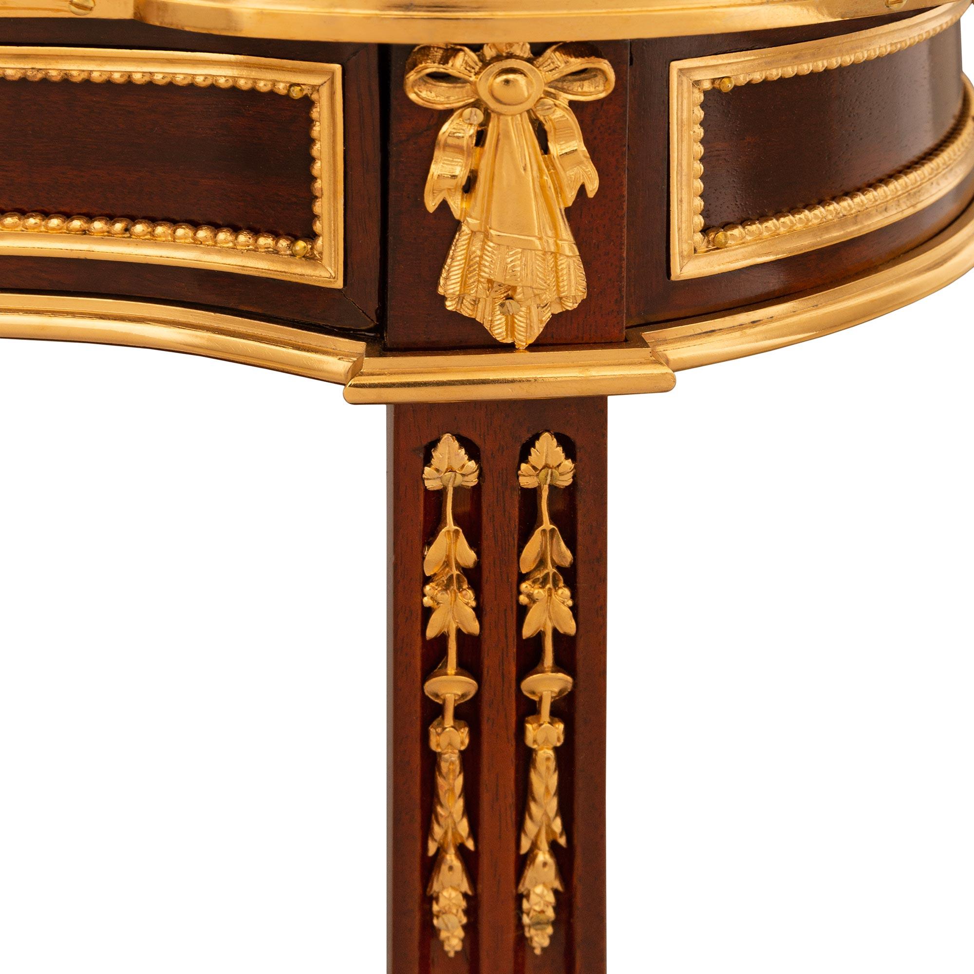 Table d'appoint française du 19ème siècle de style transitionnel en acajou, bronze doré et marbre Viola en vente 1