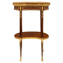 Table d'appoint française du 19ème siècle de style transition en parqueterie et bronze doré