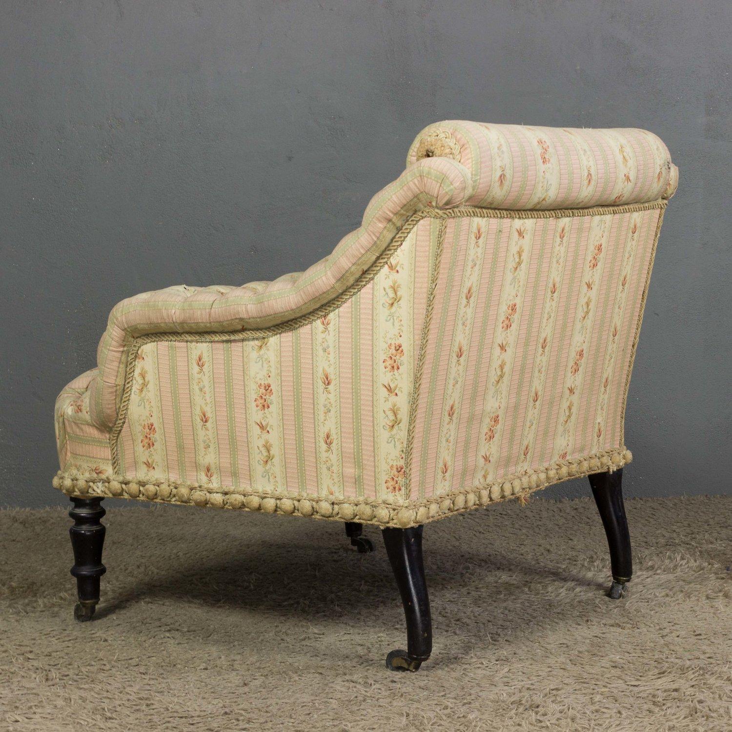 French 19th Century Tufted Armchair For Sale 4
