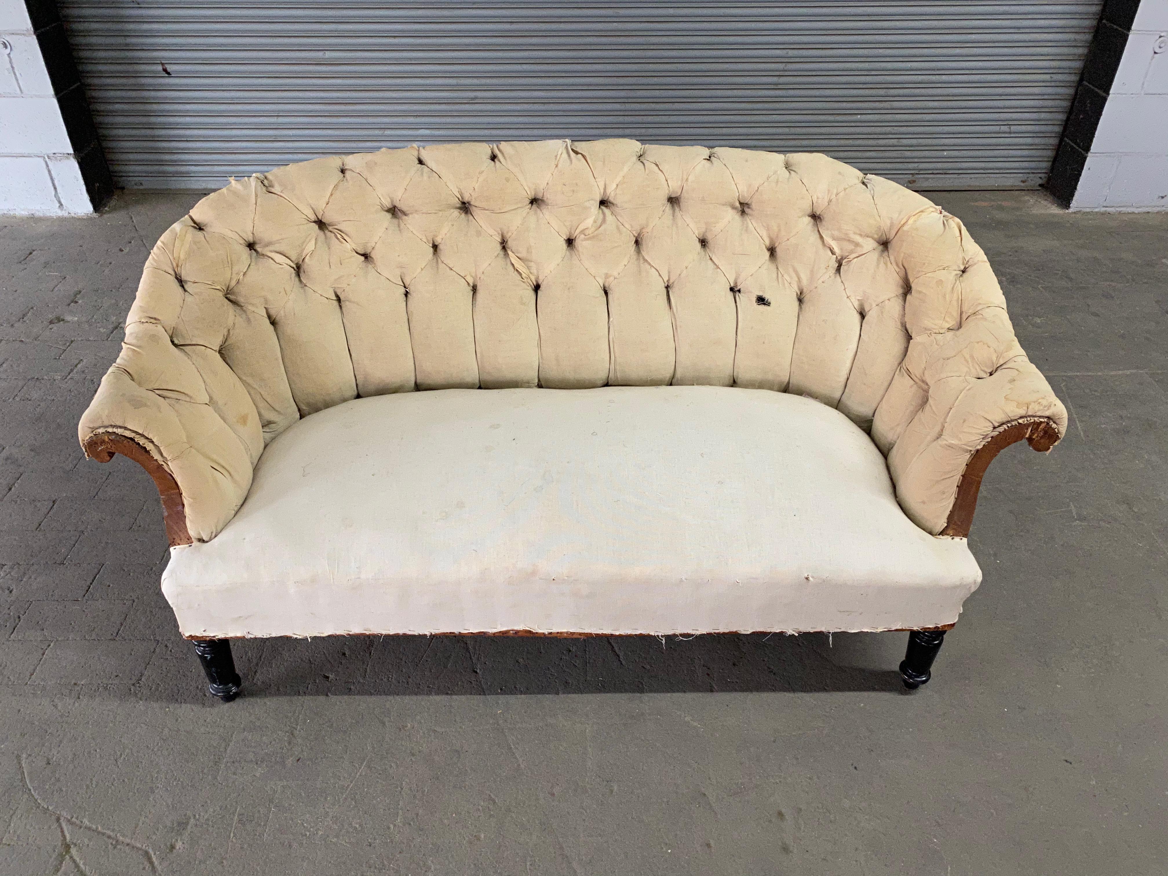 French 19th Century Tufted Sofa with Rolled Arms and Back 3