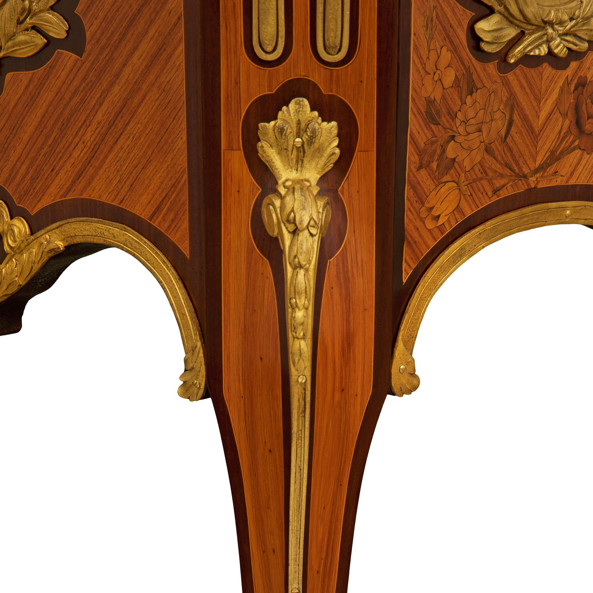 Commode francese del XIX secolo in legno di tulipano, Kingwood, Ormolu e marmo di Breche D'Alep in vendita 6