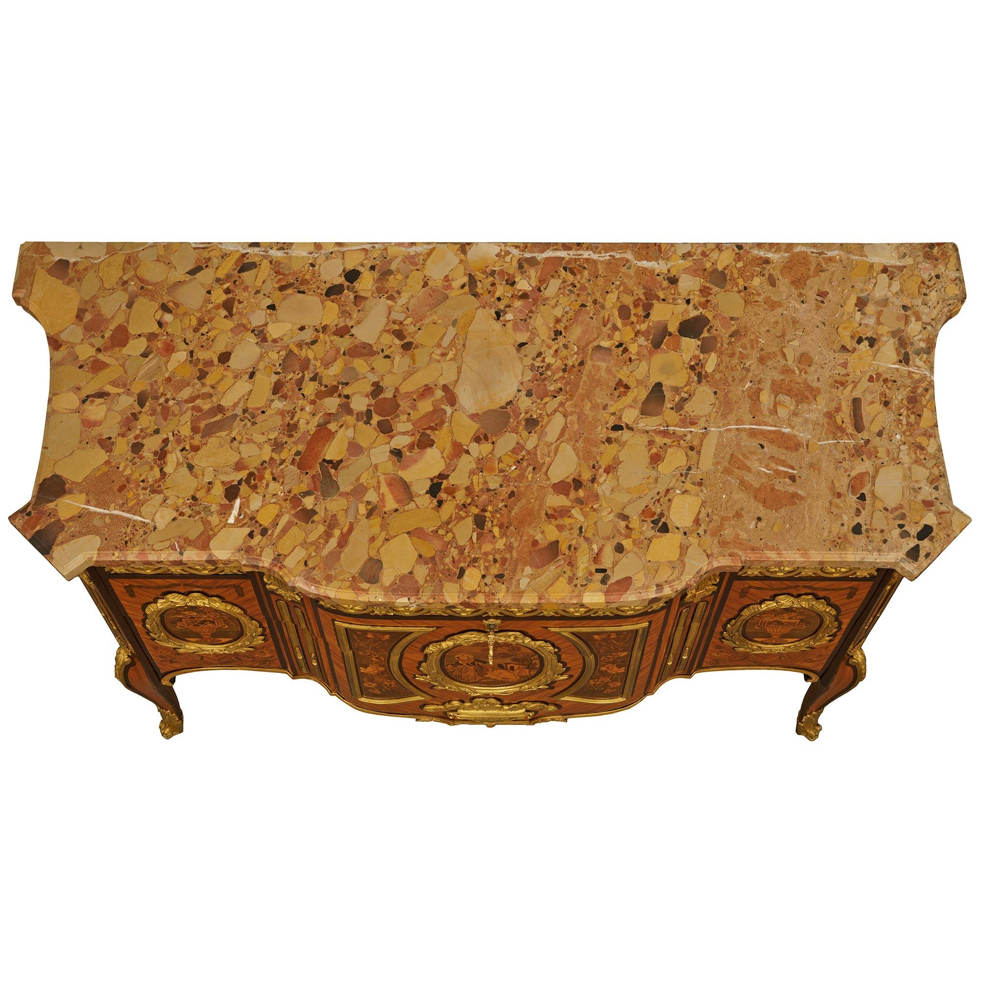 Commode francese del XIX secolo in legno di tulipano, Kingwood, Ormolu e marmo di Breche D'Alep in vendita 8