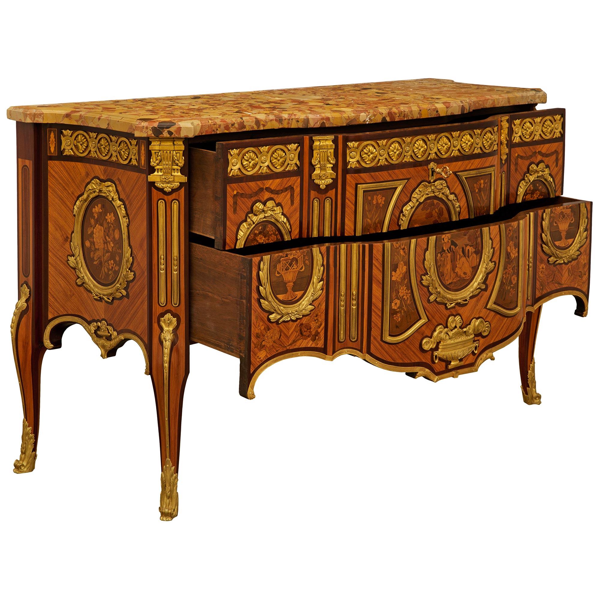 Commode francese del XIX secolo in legno di tulipano, Kingwood, Ormolu e marmo di Breche D'Alep In condizioni buone in vendita a West Palm Beach, FL