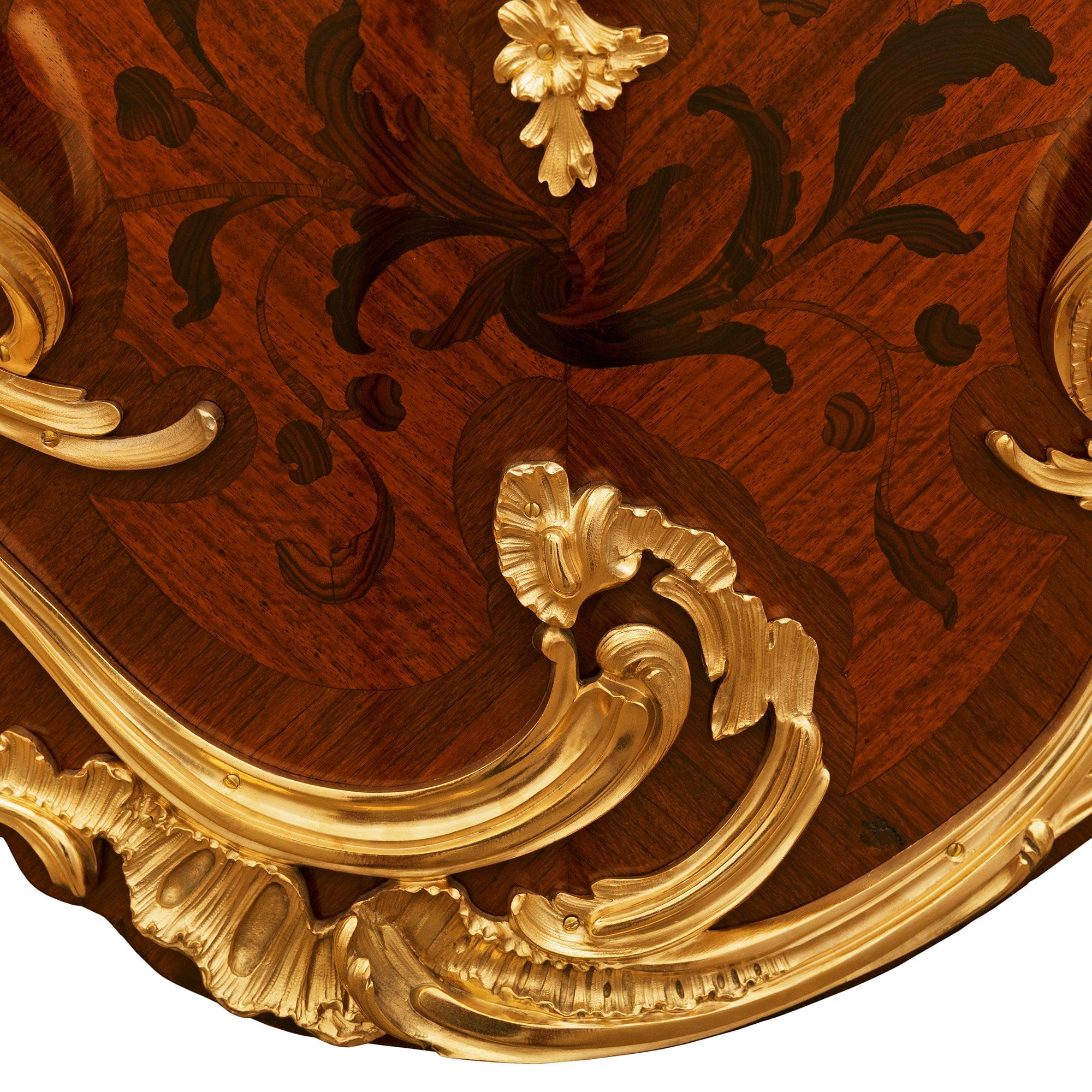 Arcón francés del siglo XIX de madera de tulipán, kingwood, ormolu y mármol, firmado Durand en venta 4