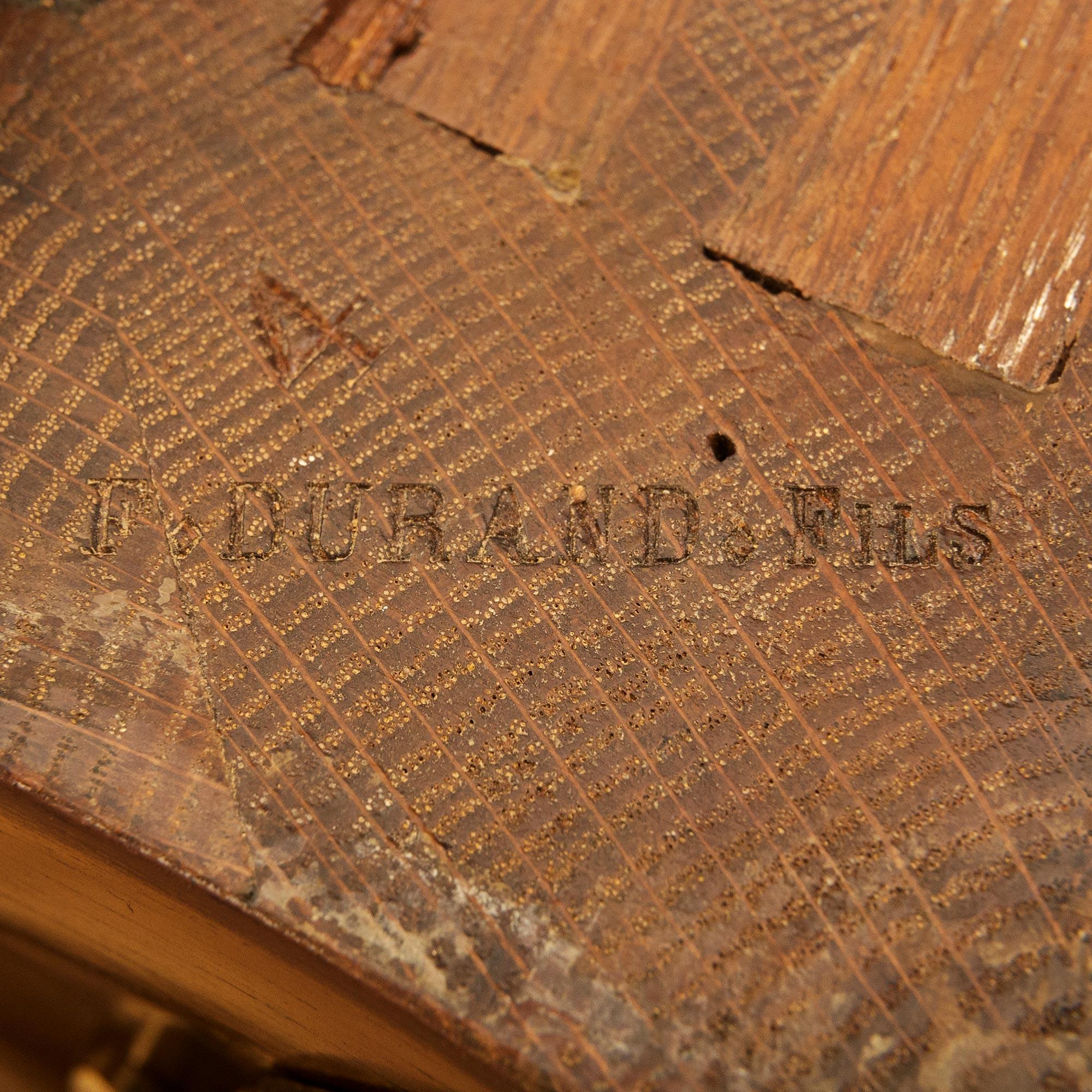 Arcón francés del siglo XIX de madera de tulipán, kingwood, ormolu y mármol, firmado Durand en venta 6