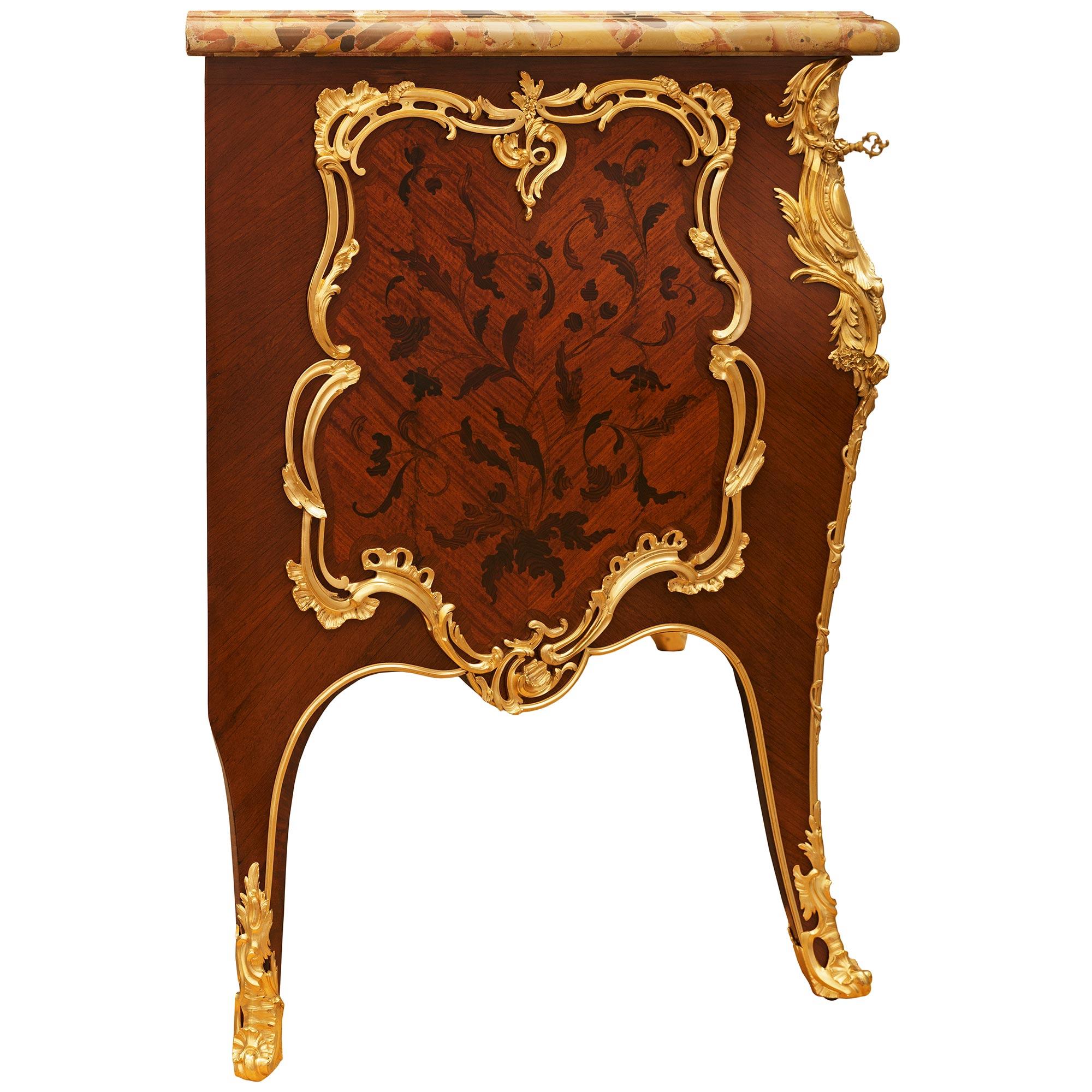 Arcón francés del siglo XIX de madera de tulipán, kingwood, ormolu y mármol, firmado Durand en Bueno estado para la venta en West Palm Beach, FL