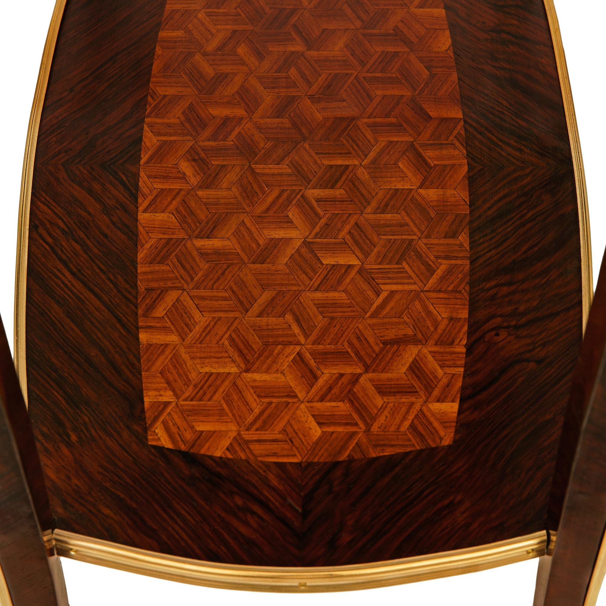 Mesa auxiliar francesa del siglo XIX de madera de tulipán, kingwood, ormolu y mármol en venta 4