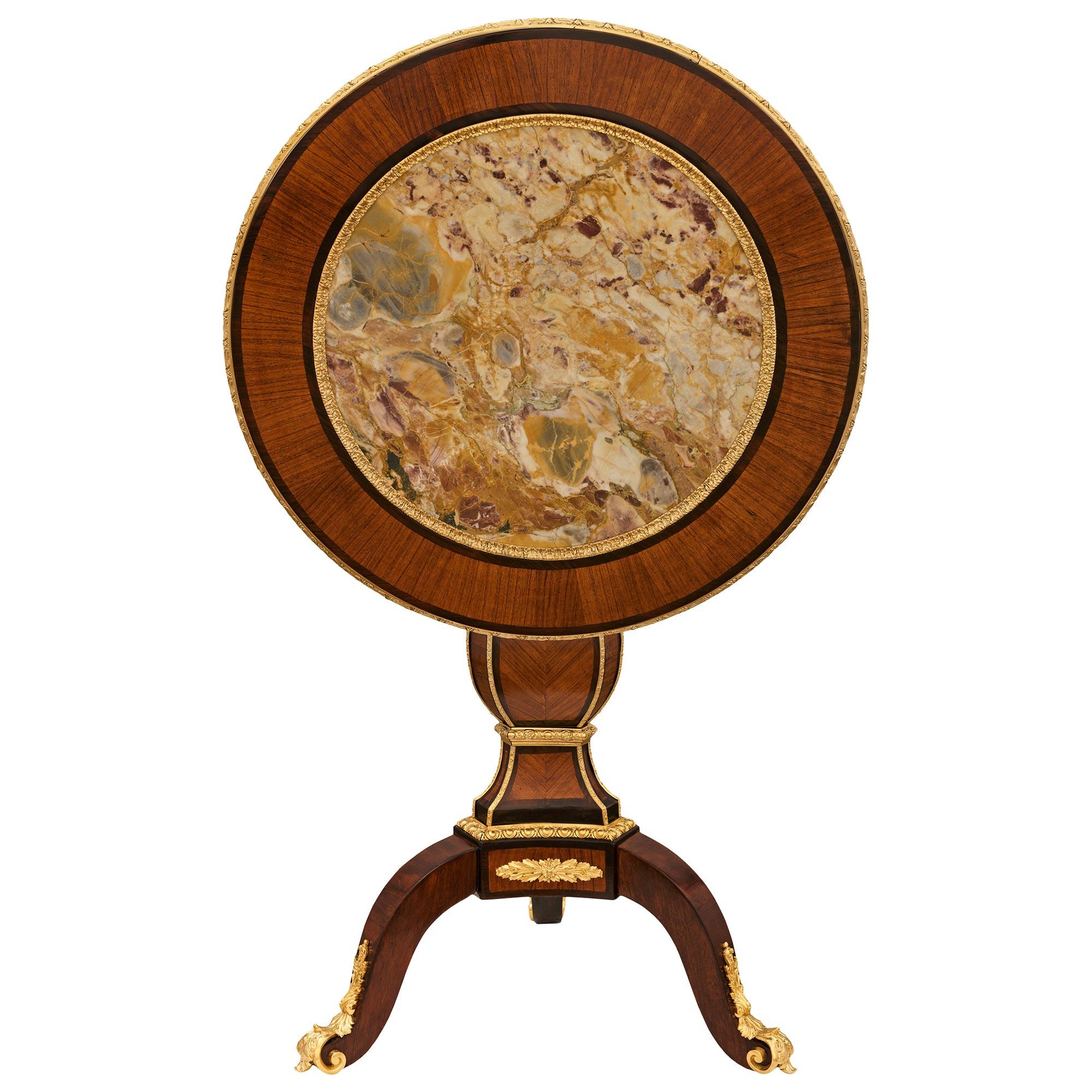 Francese Tavolino francese del XIX secolo in legno di tulipano, Kingwood, ormolu e marmo con piano inclinabile in vendita