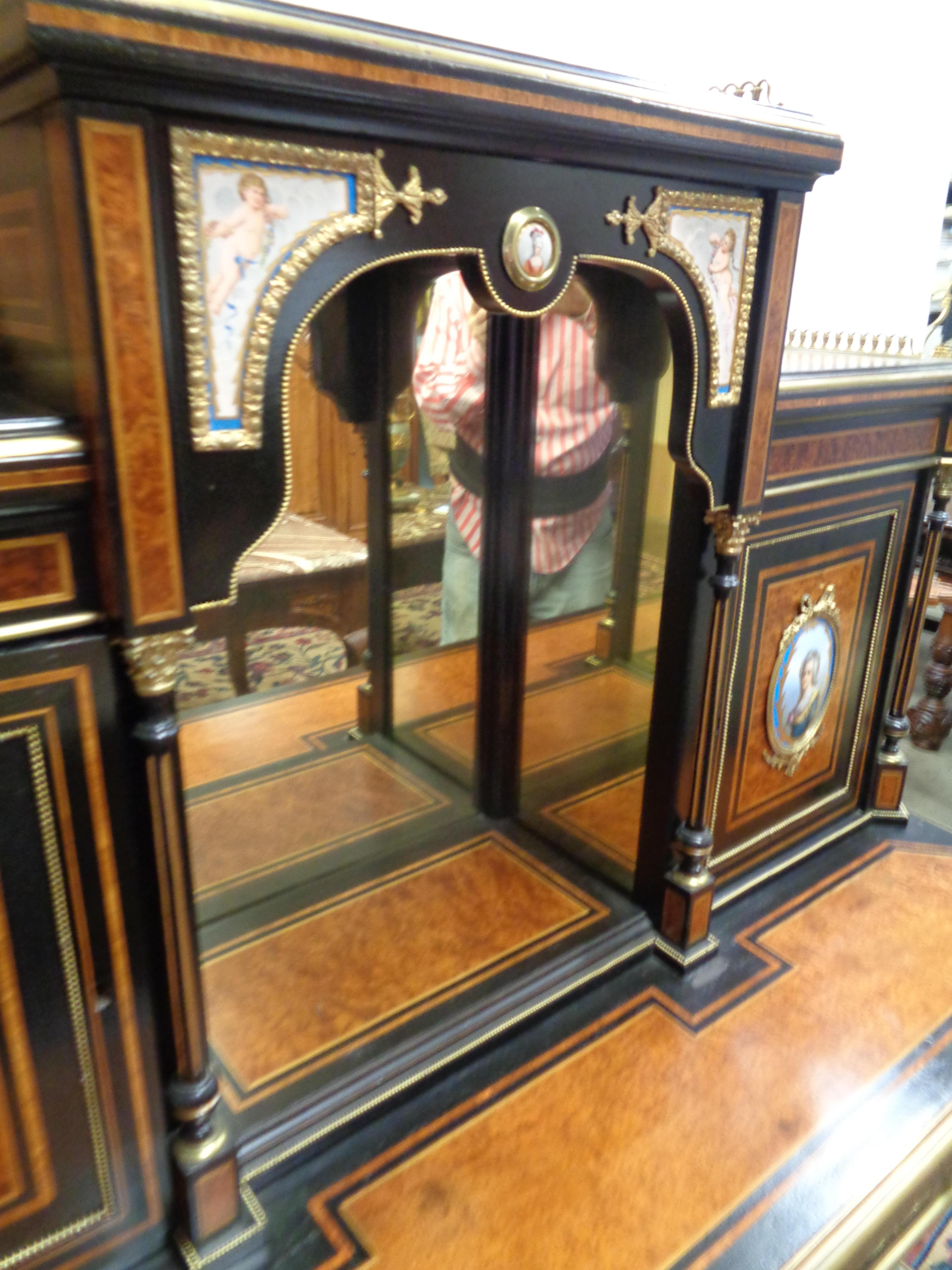 French 19th Century Two Sectioned Vitrine in Ebonized and Burled Thuya Wood For Sale 2