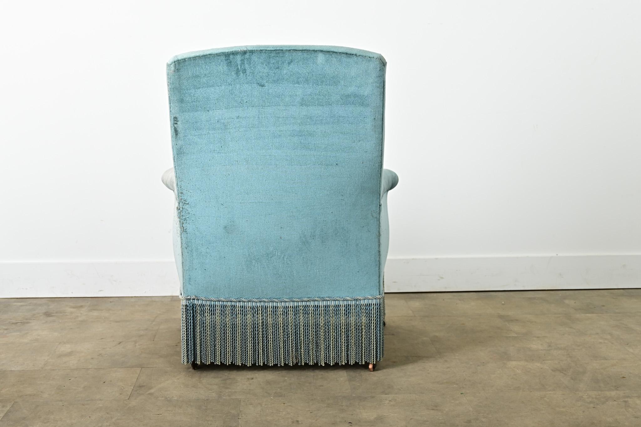 French 19th Century Velvet Armchair with Fringe Terciopelo en venta