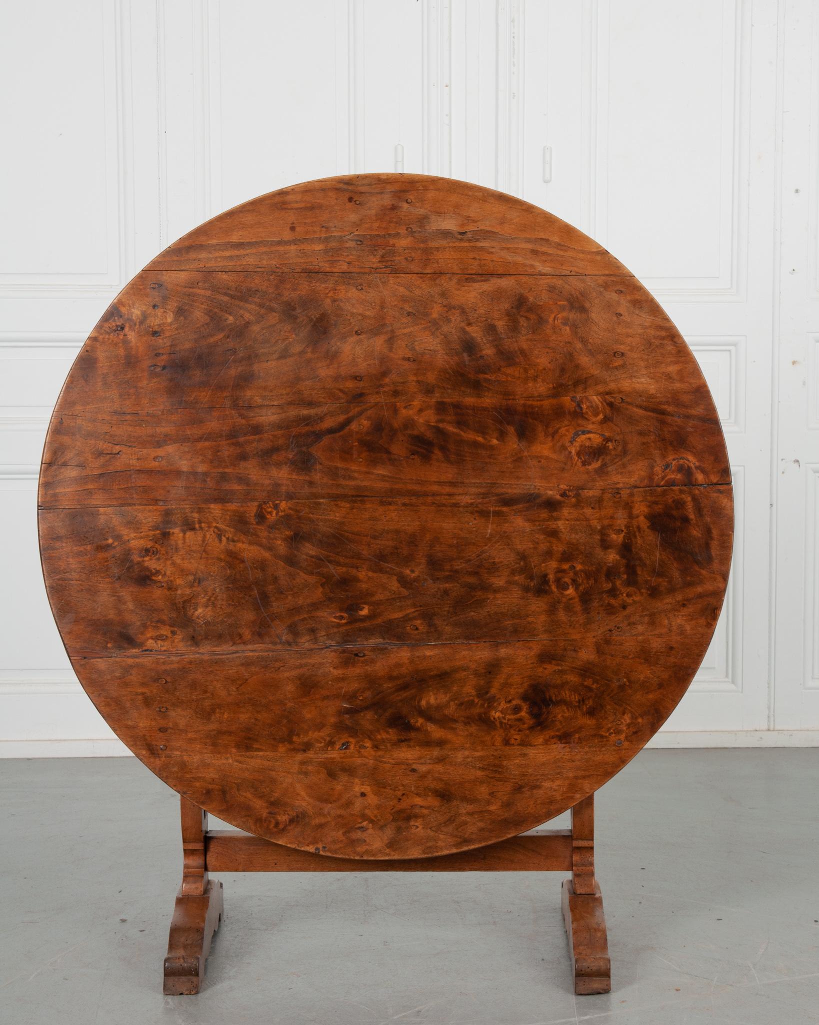 This beautiful walnut tasting table from 19th century France is a specialized folding Tilt-top table utilized at vineyards and wineries across Europe, providing a place to stop and taste their different vintages. The underside of the table houses
