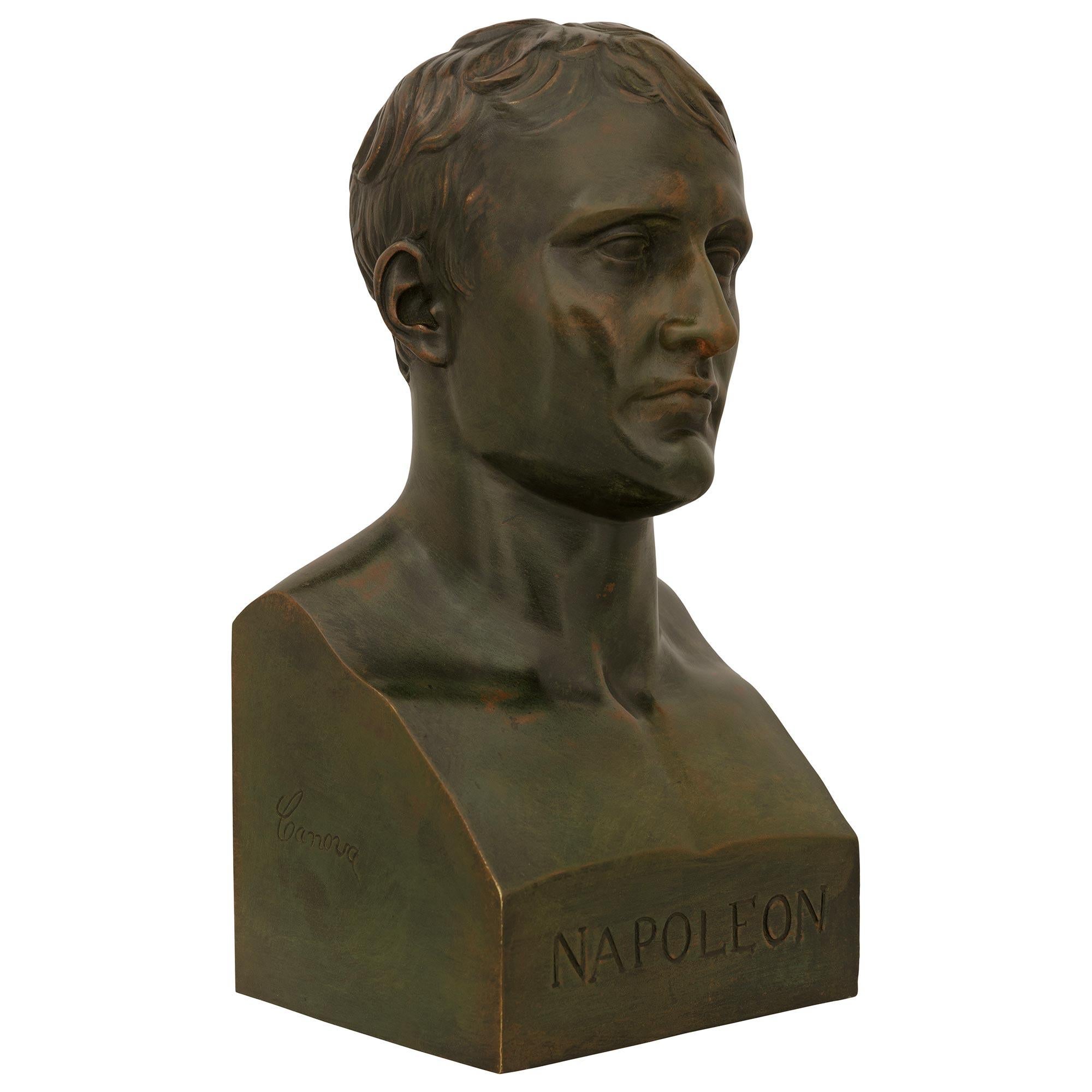 Francese Busto di Napoleone in bronzo Verdigris del XIX secolo, modellato su Canova in vendita