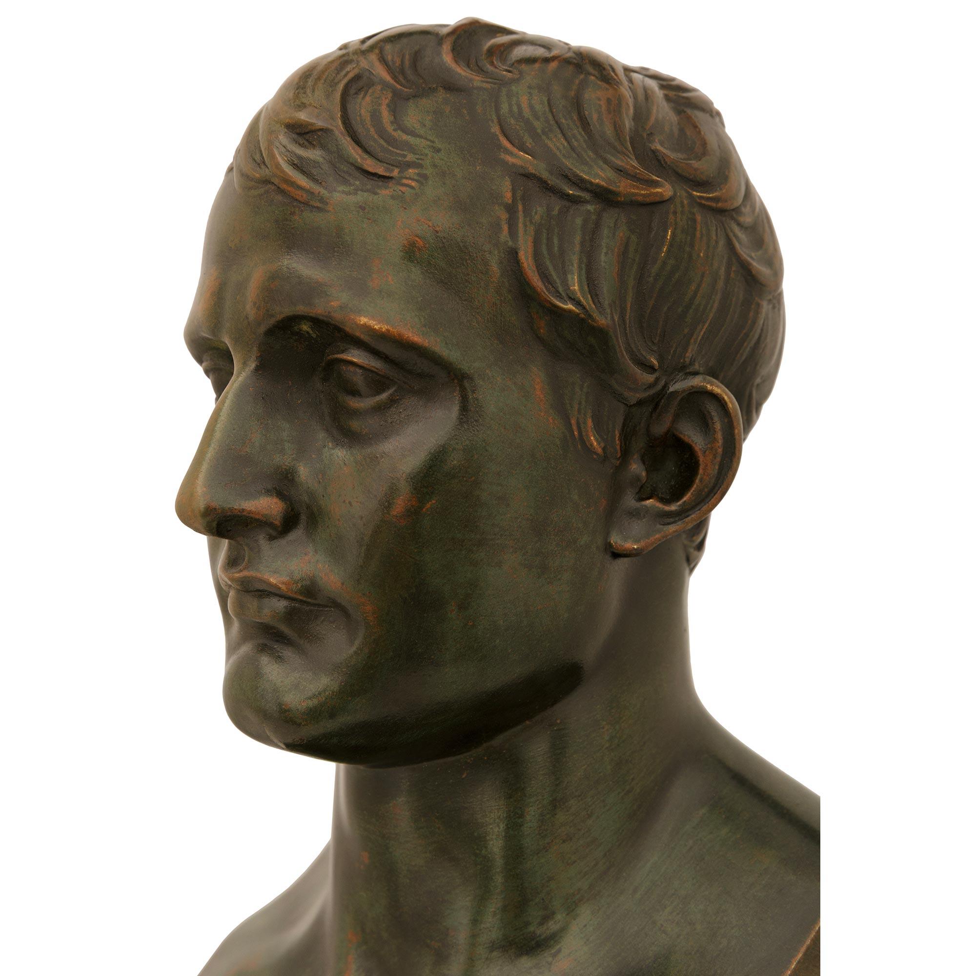 Bronzo Busto di Napoleone in bronzo Verdigris del XIX secolo, modellato su Canova in vendita