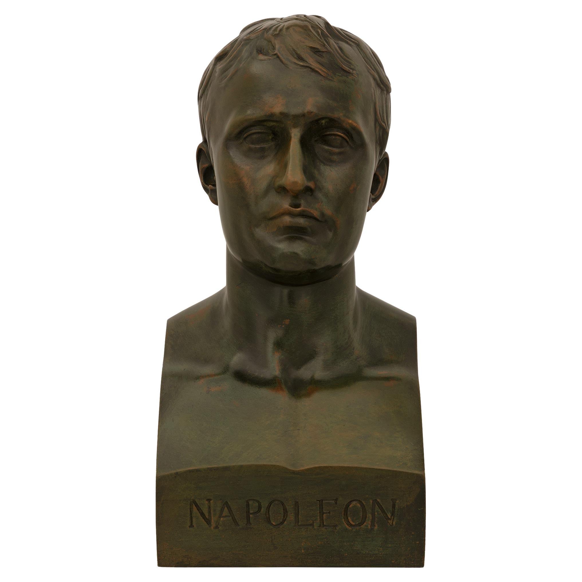 Busto di Napoleone in bronzo Verdigris del XIX secolo, modellato su Canova