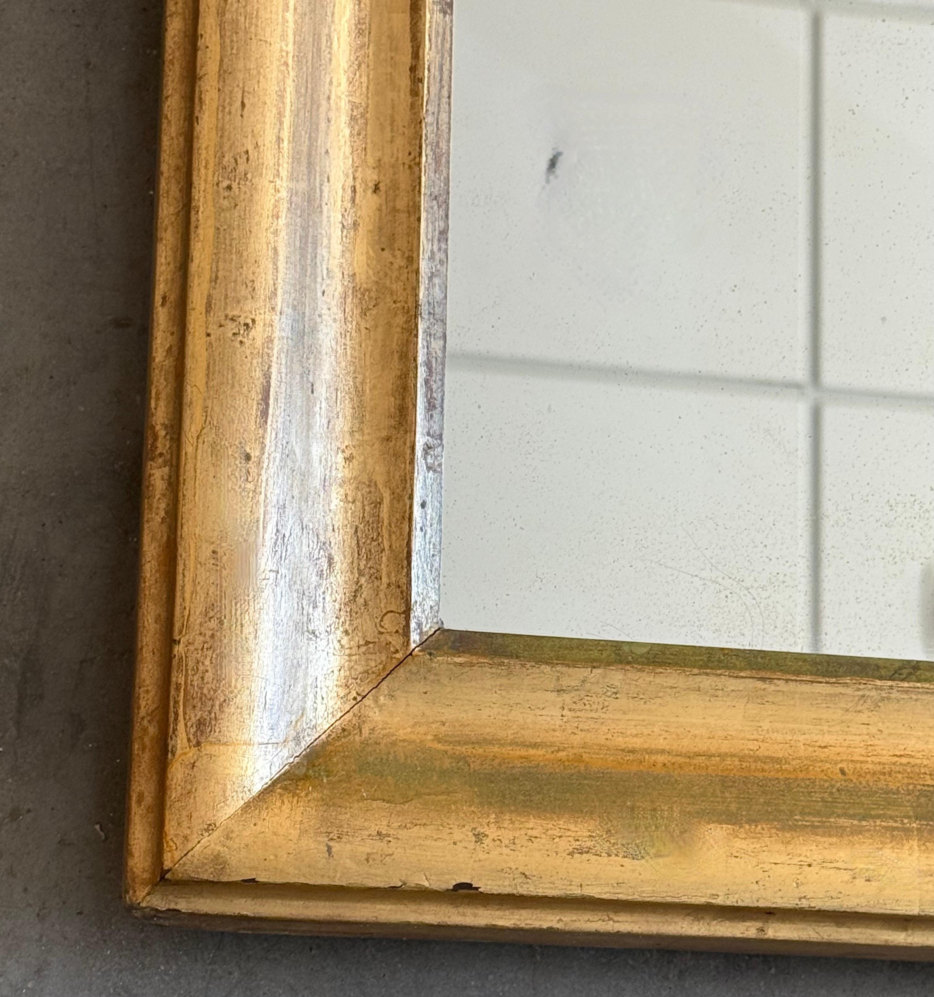 XIXe siècle Miroir vertical doré du 19ème siècle avec crête florale en vente