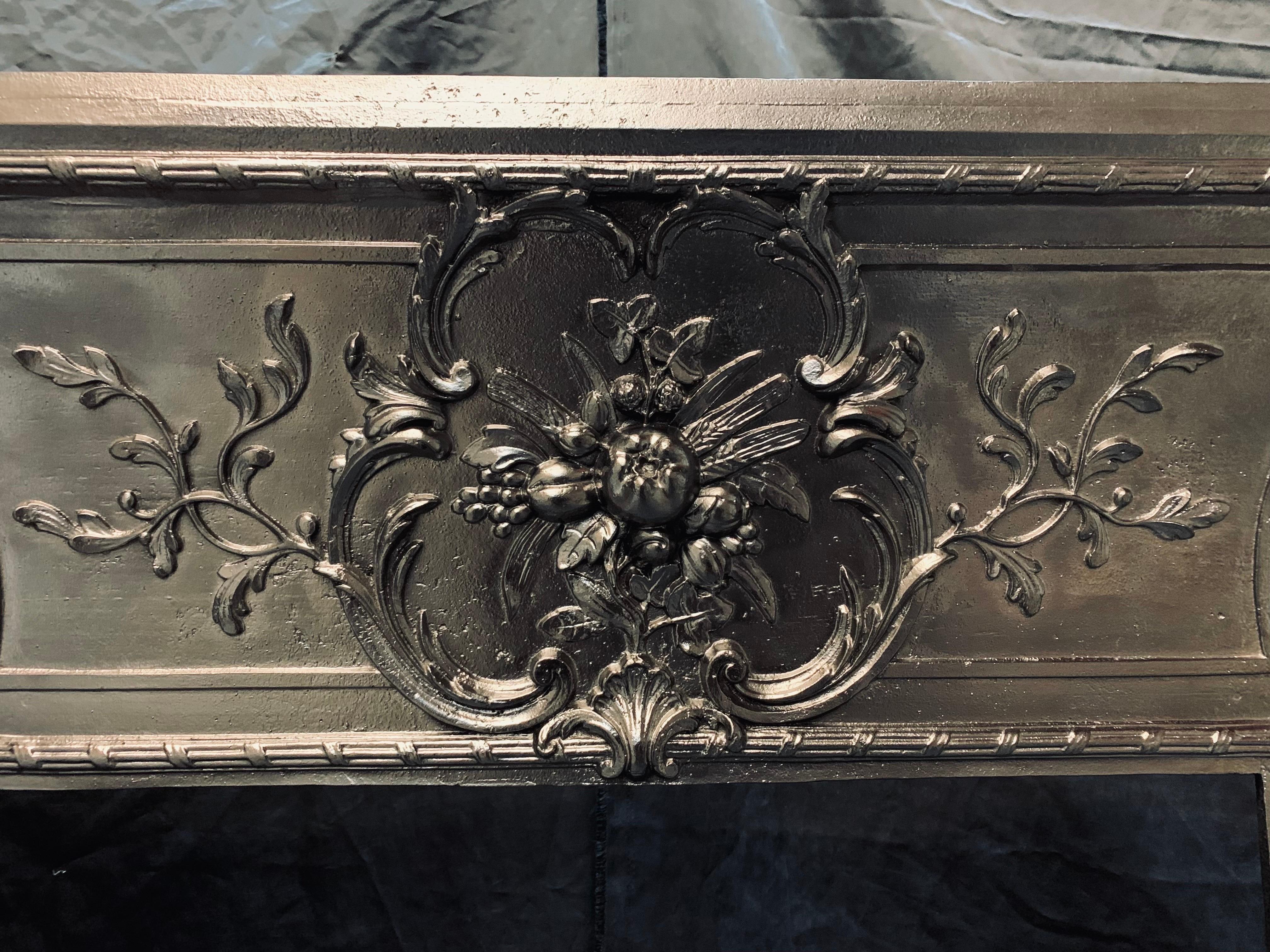 French 19th Century Victorian Cast Iron Fireplace Insert In Good Condition For Sale In Edinburgh, GB