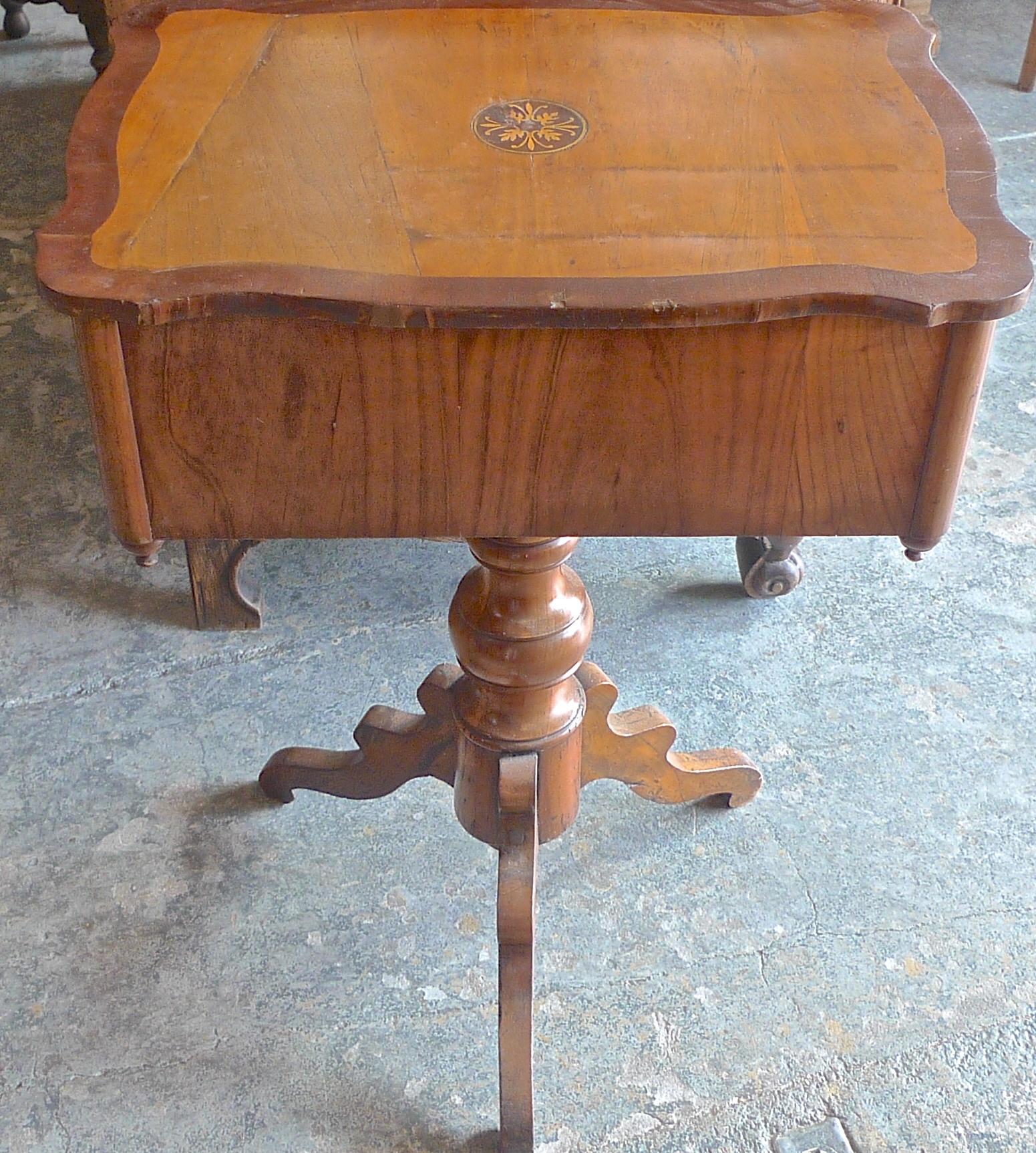 French 19th Century Walnut 2-Drawer Sewing Table with Inlay Top and 2 Drawers 5