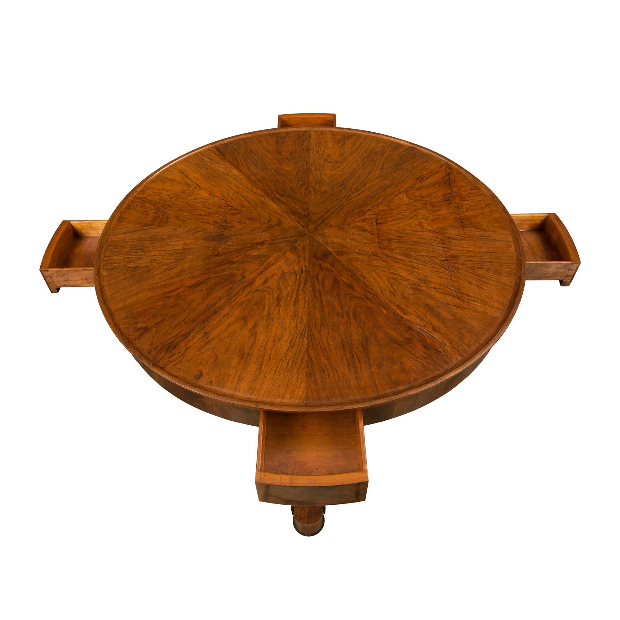 French 19th Century Walnut and Ebonized Fruitwood Center Table For Sale 1