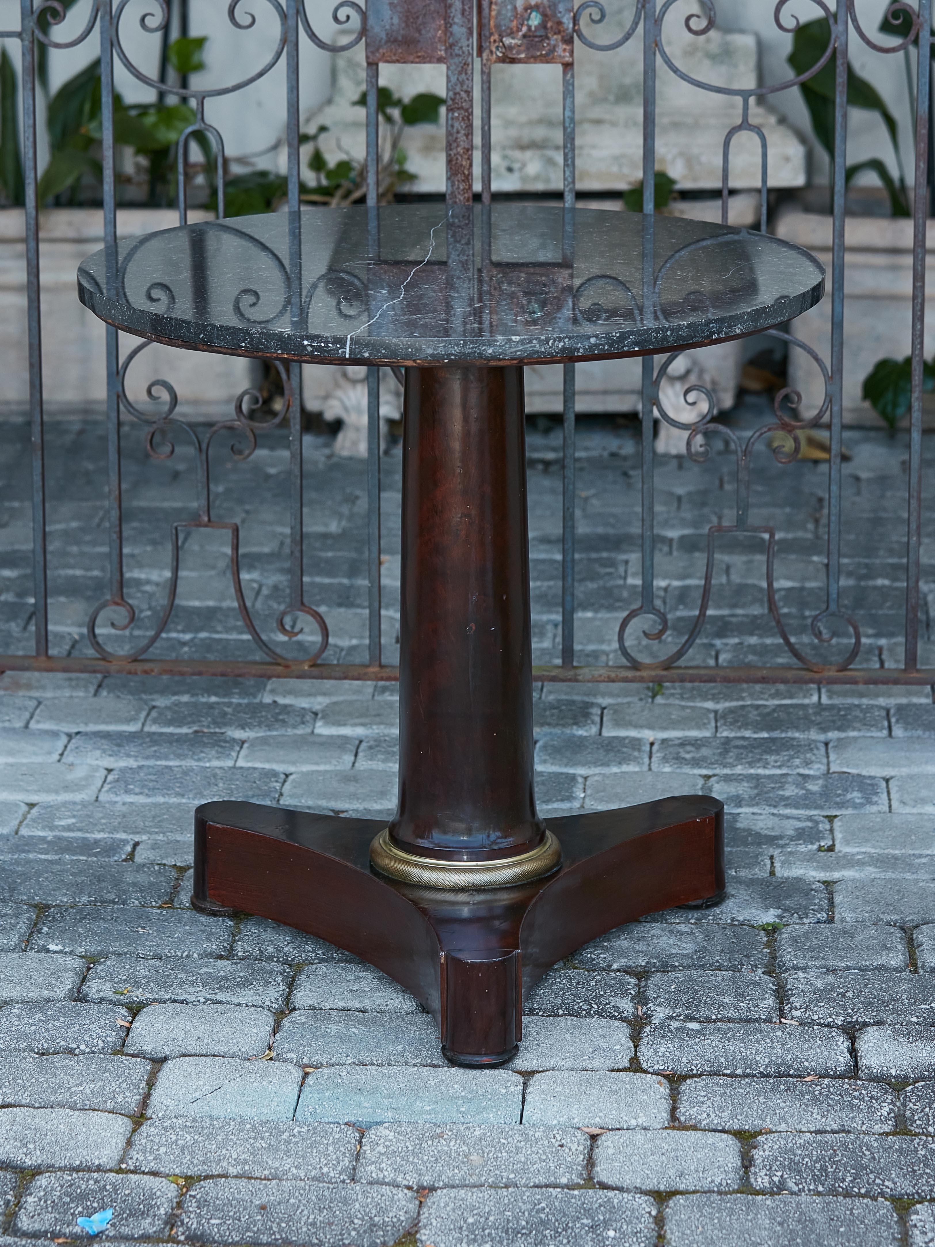 French 19th Century Walnut and Marble Side Table with Round Top and Brass Accent For Sale 6