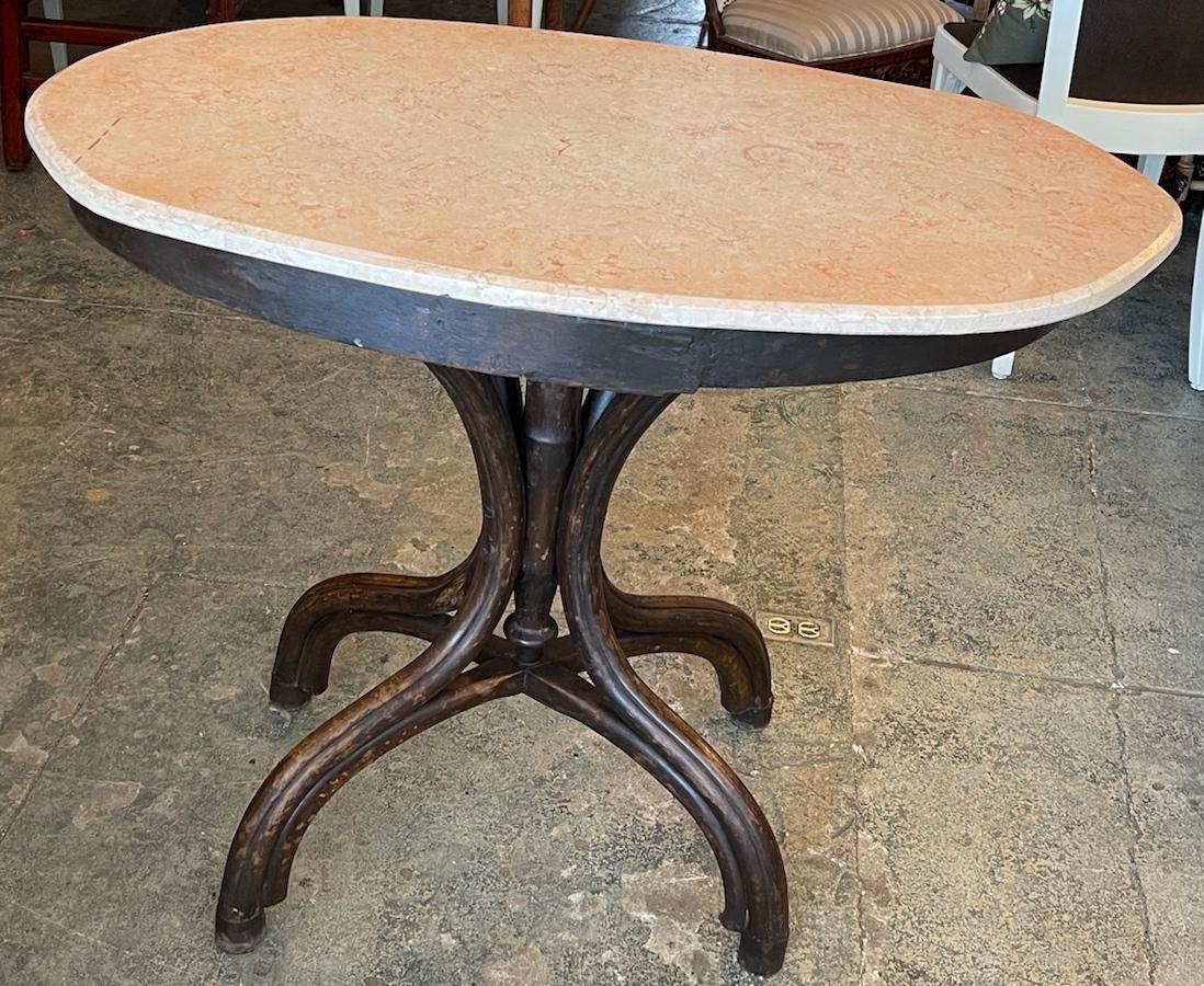 French 19th Century Walnut and Marble Top Oval Cocktail Table on Four Legs In Distressed Condition For Sale In Santa Monica, CA