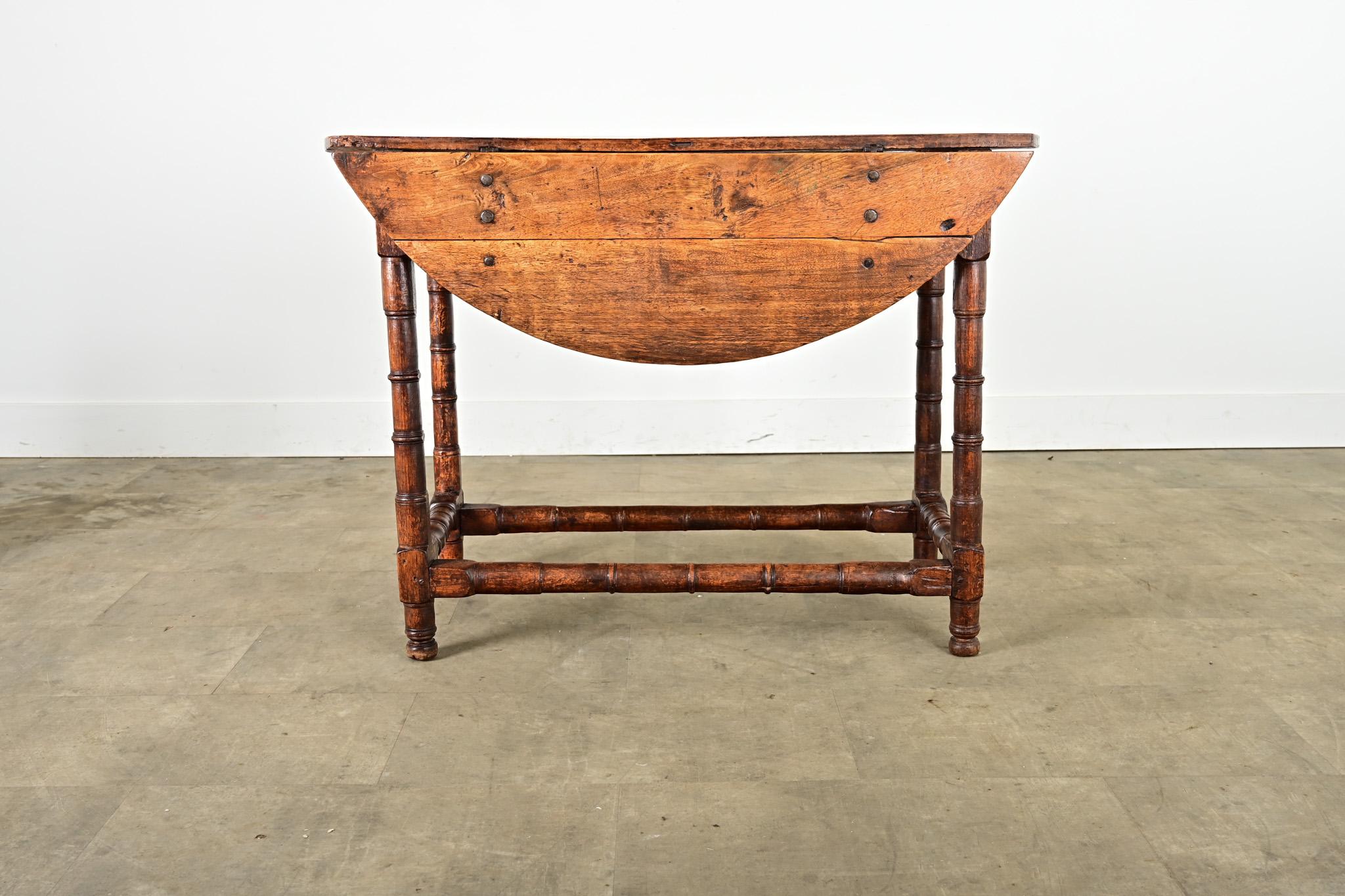 Console en noyer et en Oak du 19ème siècle 2