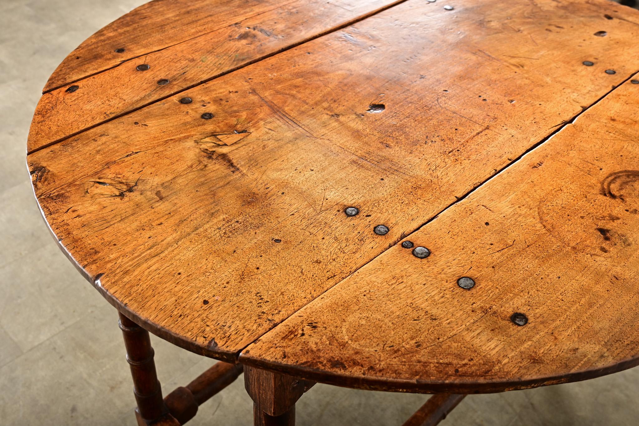 Console en noyer et en Oak du 19ème siècle 4