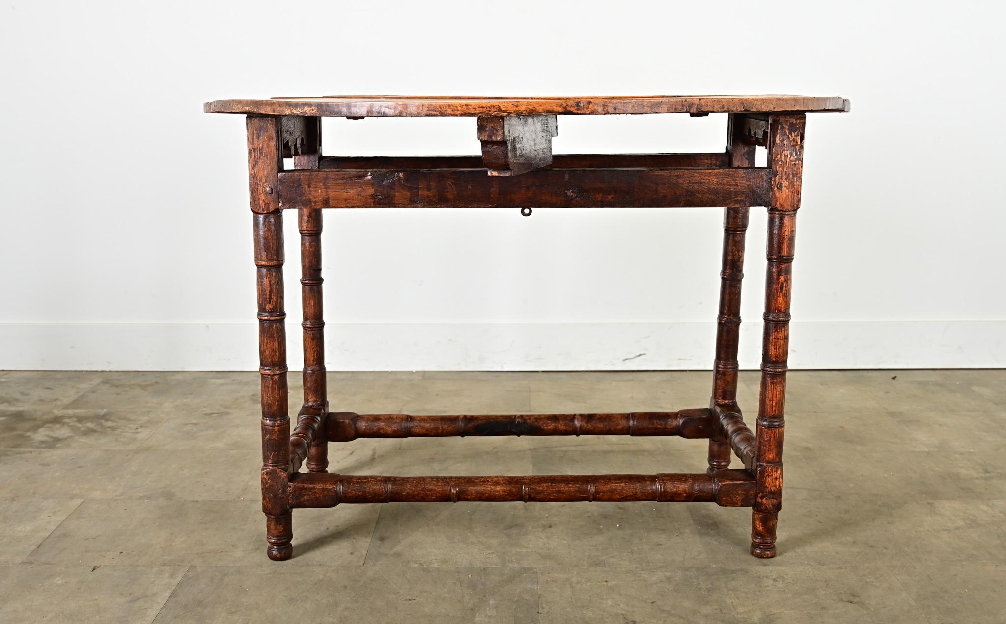 Console en noyer et en Oak du 19ème siècle Bon état à Baton Rouge, LA