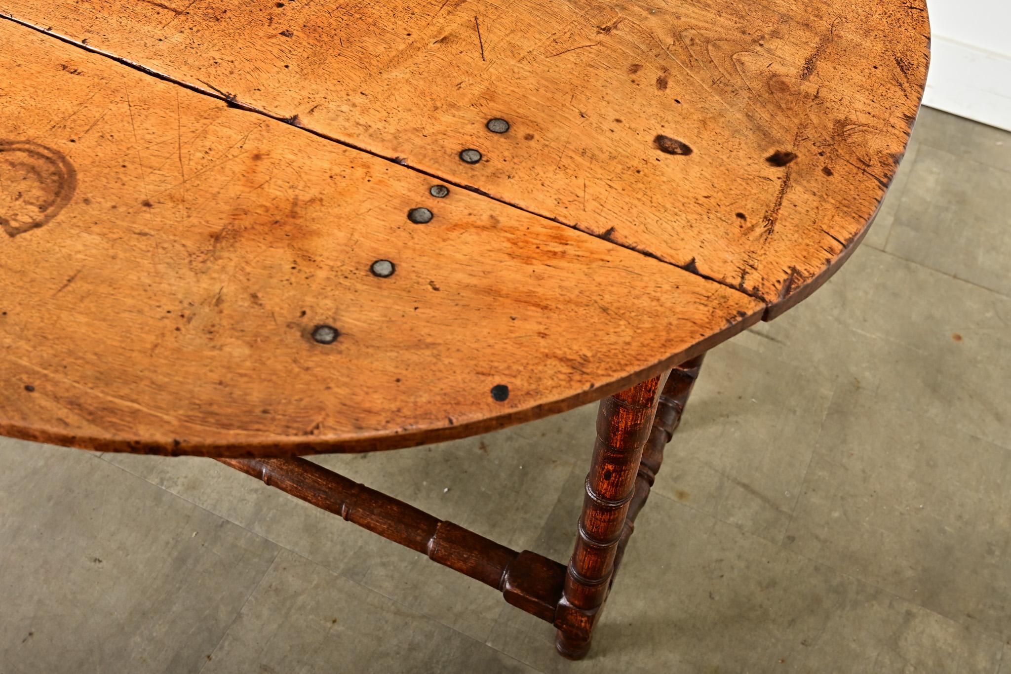 XIXe siècle Console en noyer et en Oak du 19ème siècle