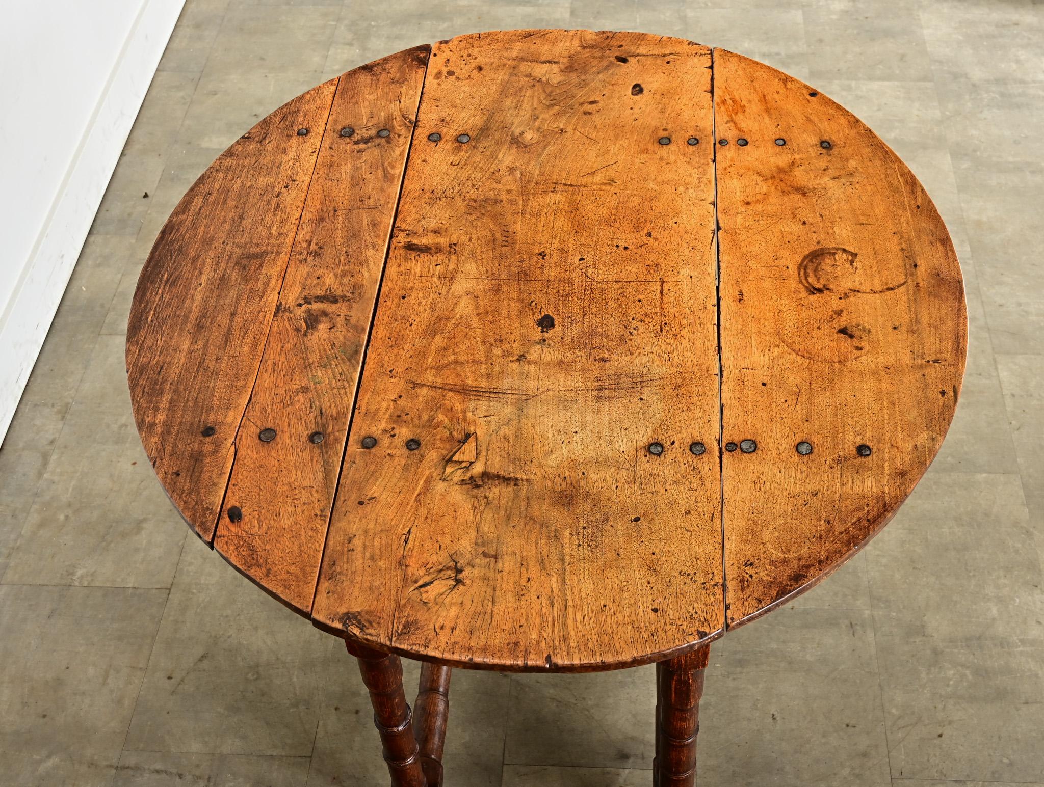 Console en noyer et en Oak du 19ème siècle 1
