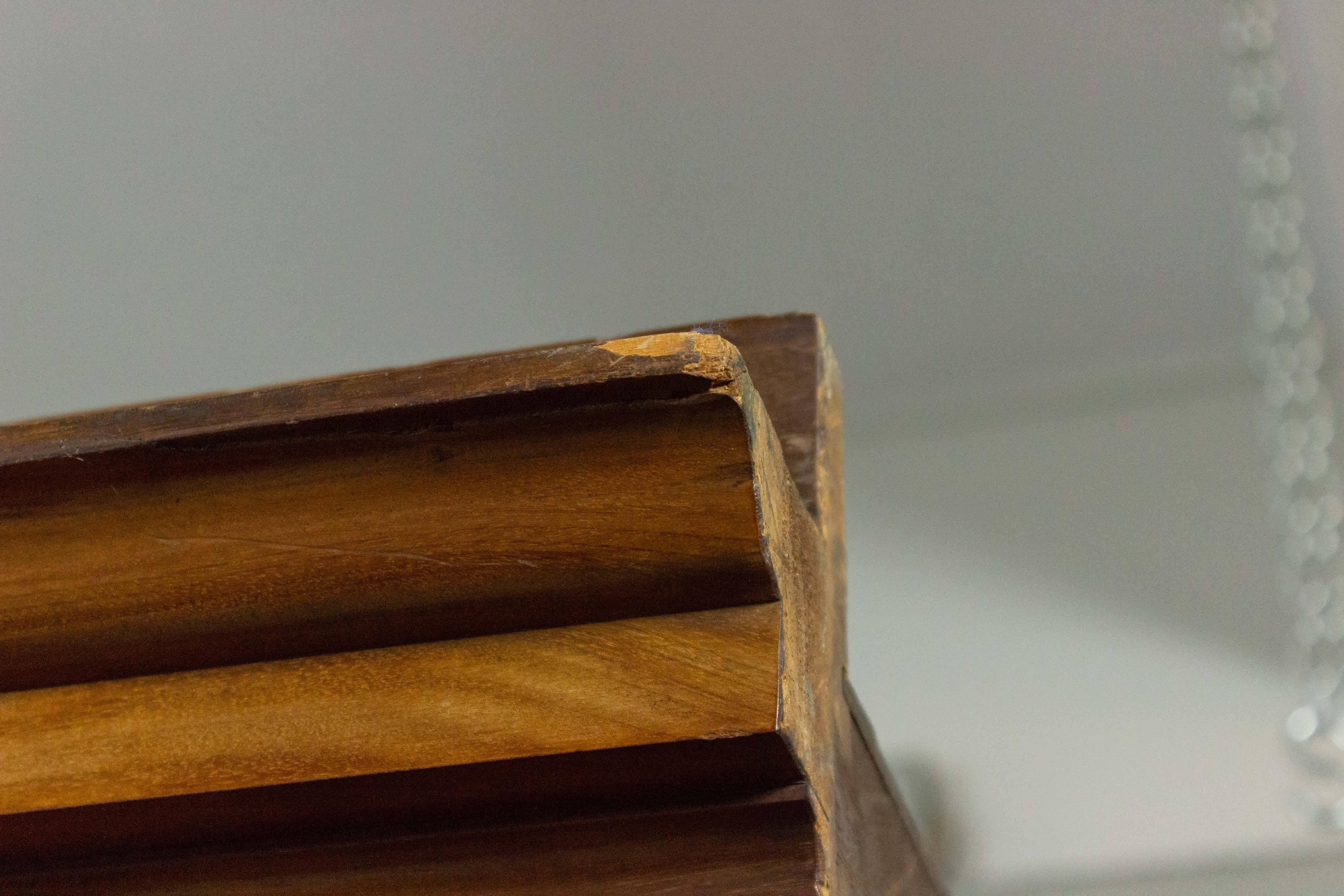 Walnussholz-Bücherregal mit Original-Glastür aus dem 19. Jahrhundert im Angebot 7