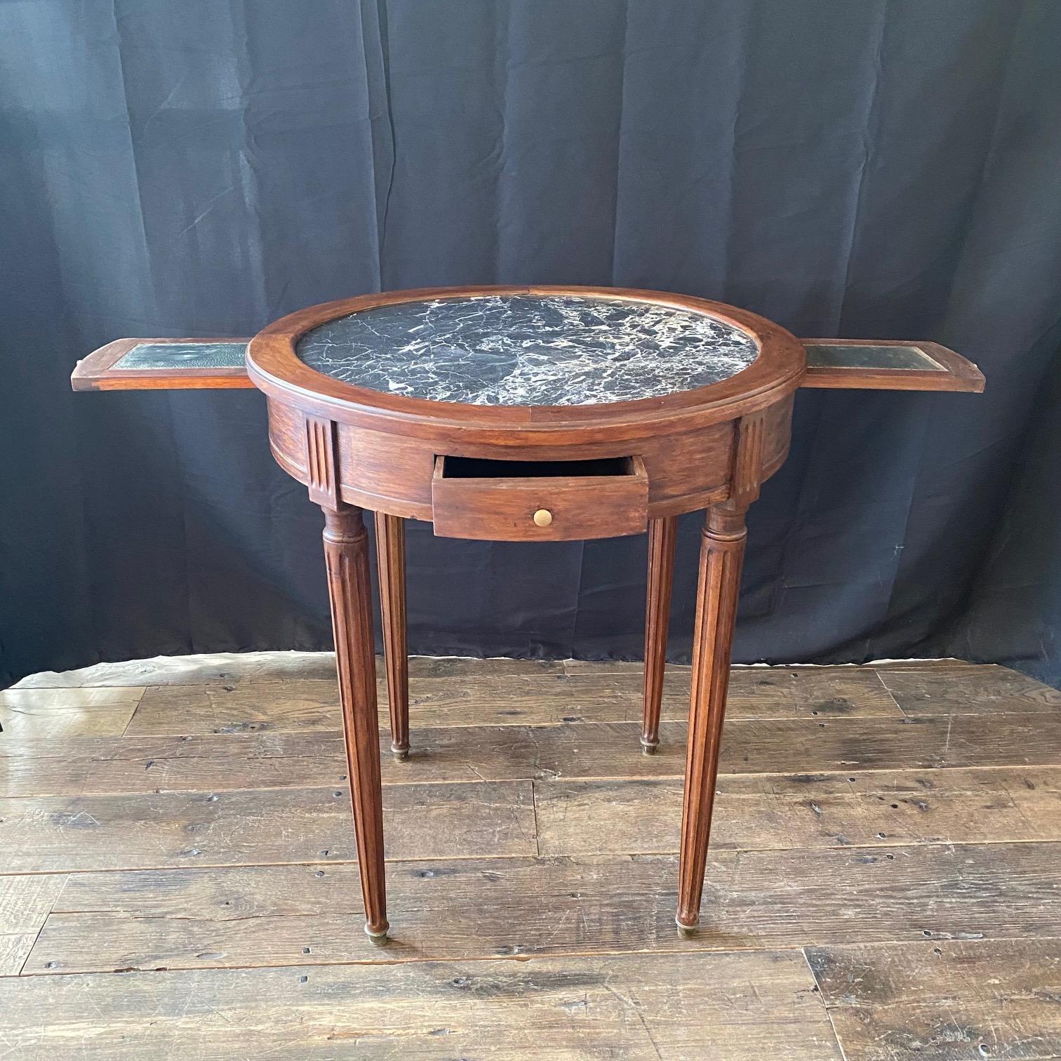 Milieu du XIXe siècle Bouillotte française du 19ème siècle  Table d'appoint avec plateau en marbre en vente