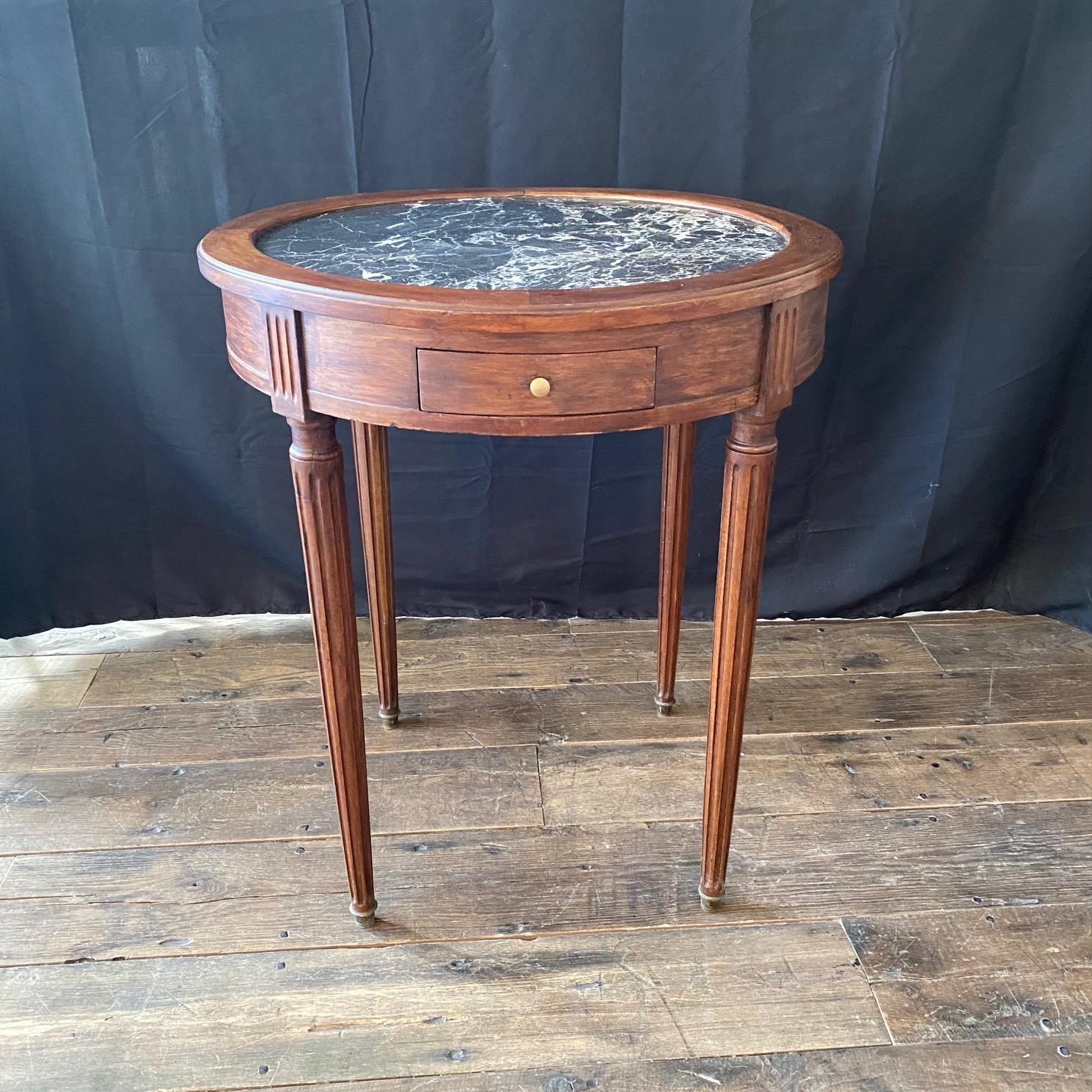 Bouillotte française du 19ème siècle  Table d'appoint avec plateau en marbre en vente 3
