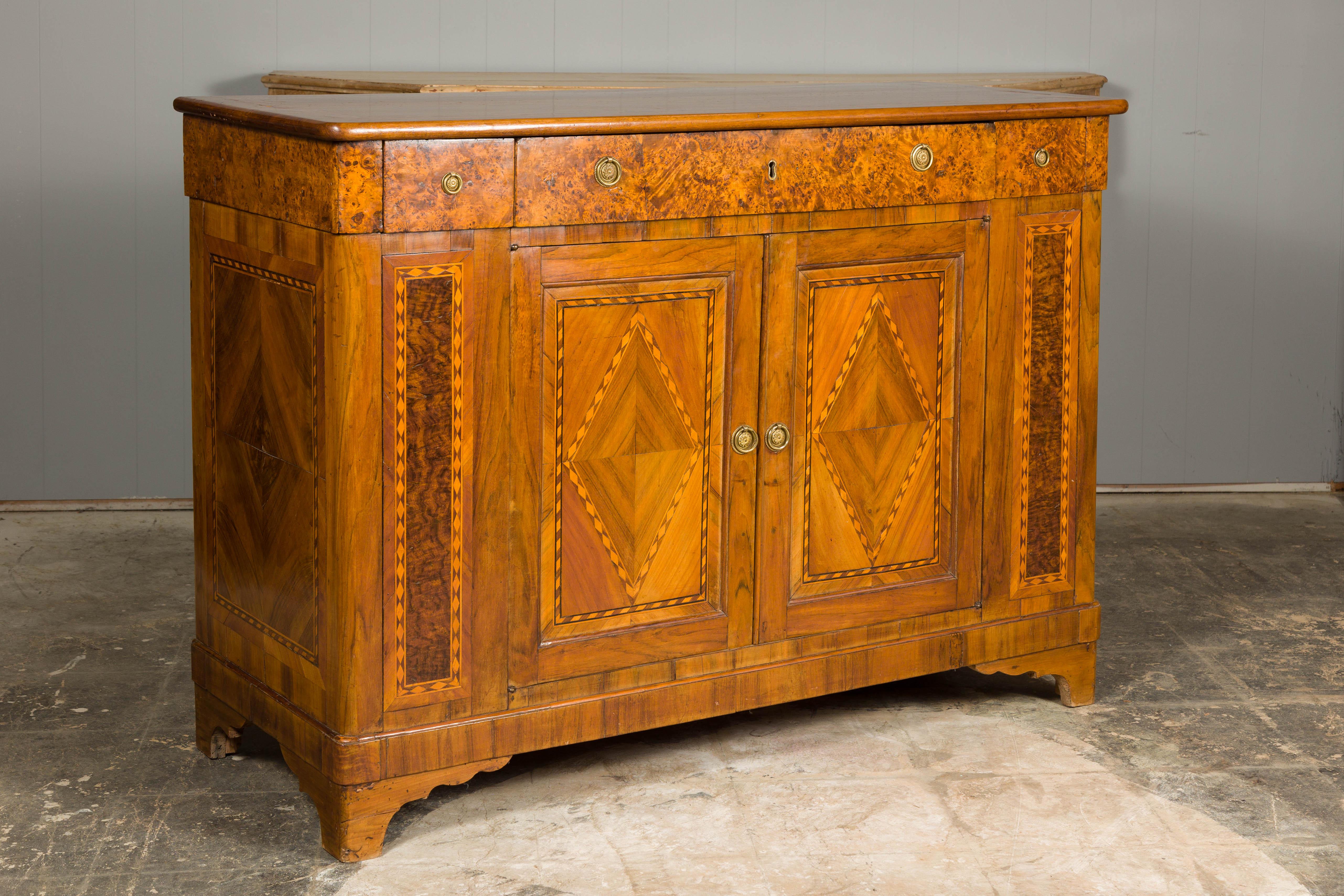 French 19th Century Walnut Buffet with Burled Drawers and Inlaid Doors For Sale 8