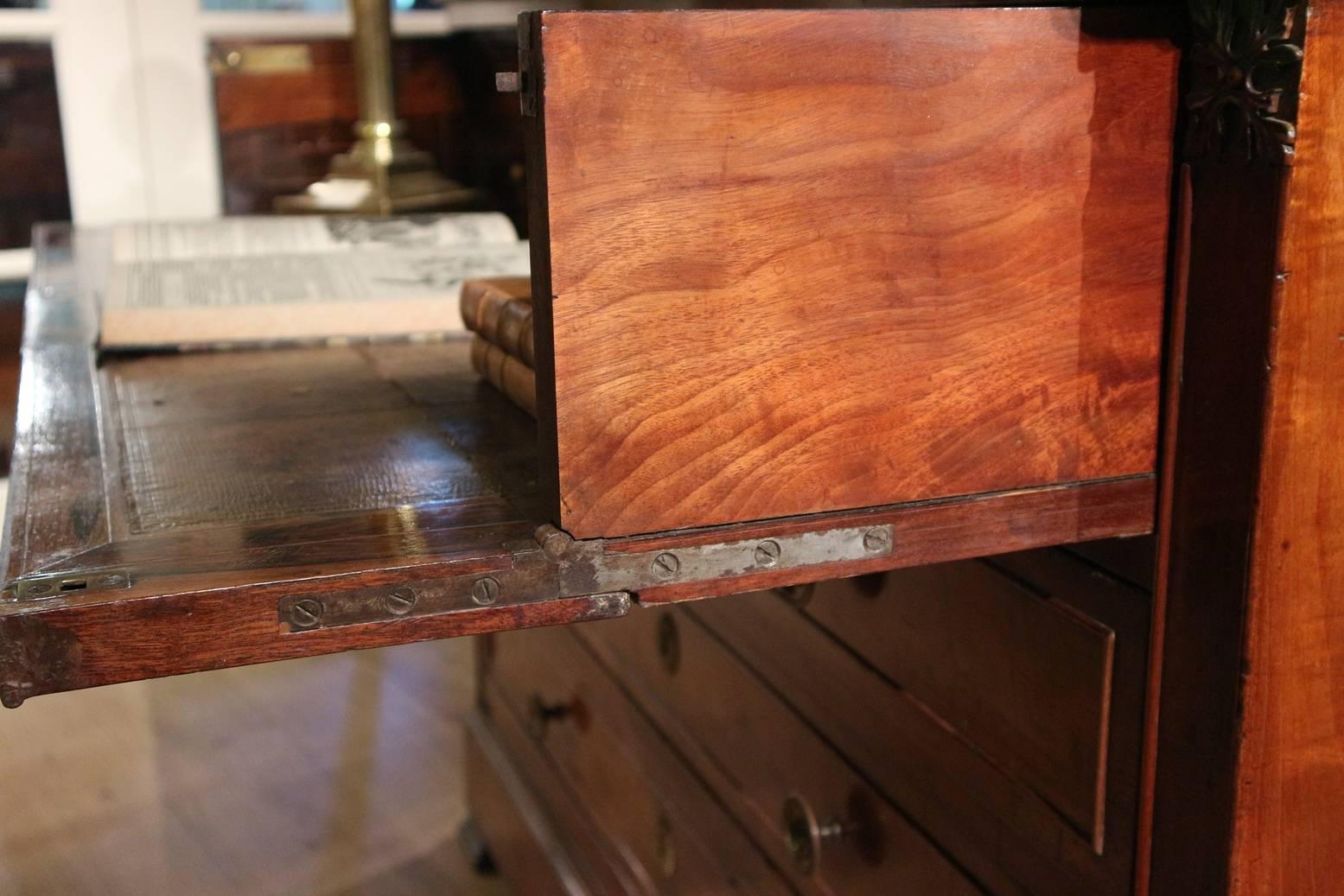 French 19th Century Walnut Chest of Drawers with Secretary Drawer For Sale 4