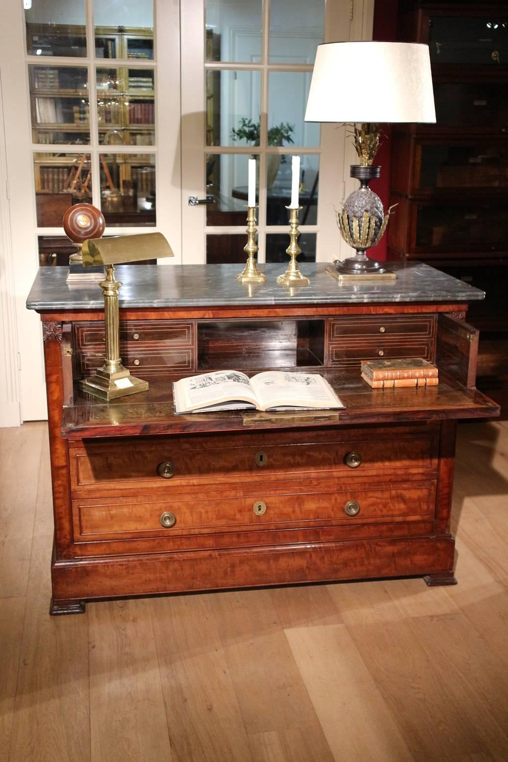 French 19th Century Walnut Chest of Drawers with Secretary Drawer In Excellent Condition For Sale In Eindhoven, NL