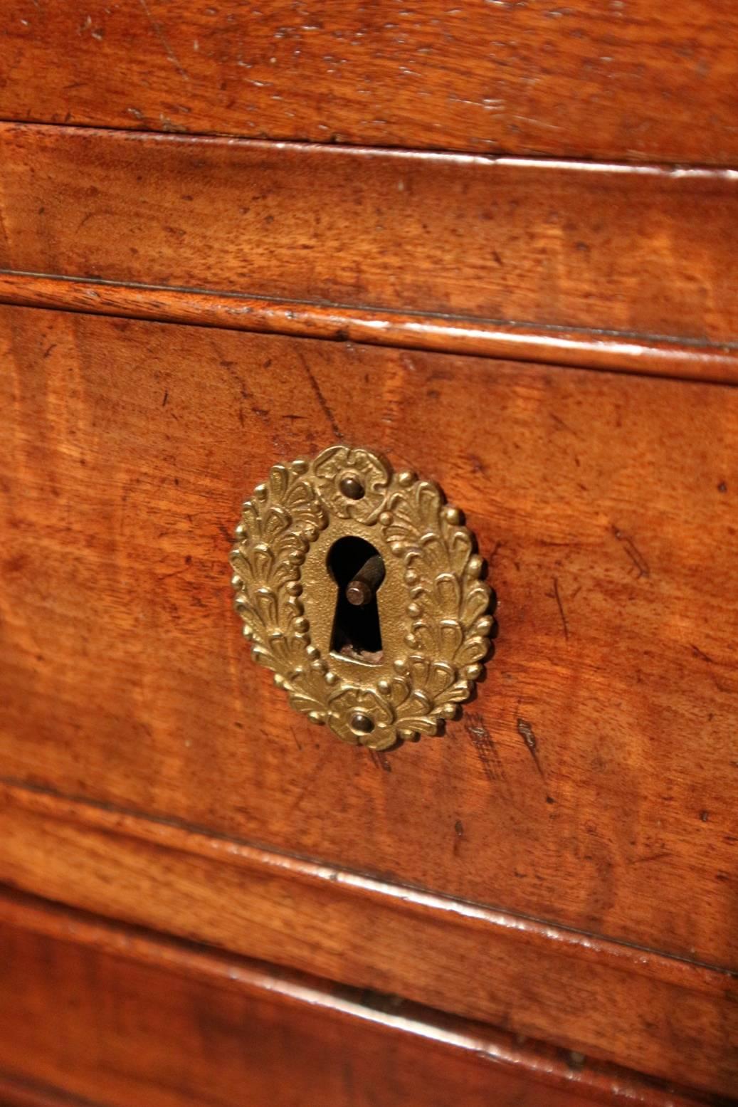 French 19th Century Walnut Chest of Drawers with Secretary Drawer For Sale 1