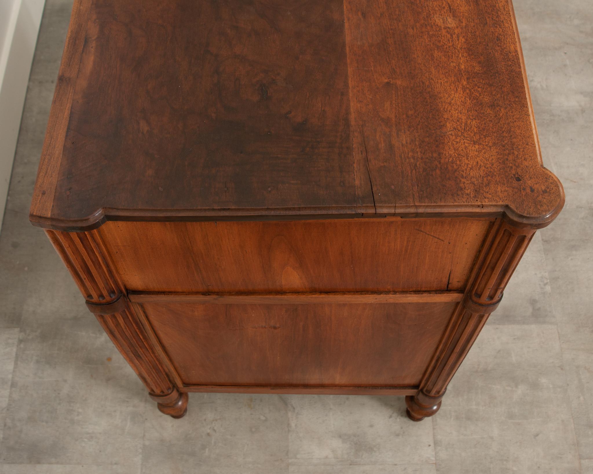 French 19th Century Walnut Commode In Good Condition In Baton Rouge, LA