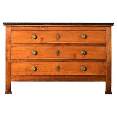 Commodes and Chests of Drawers