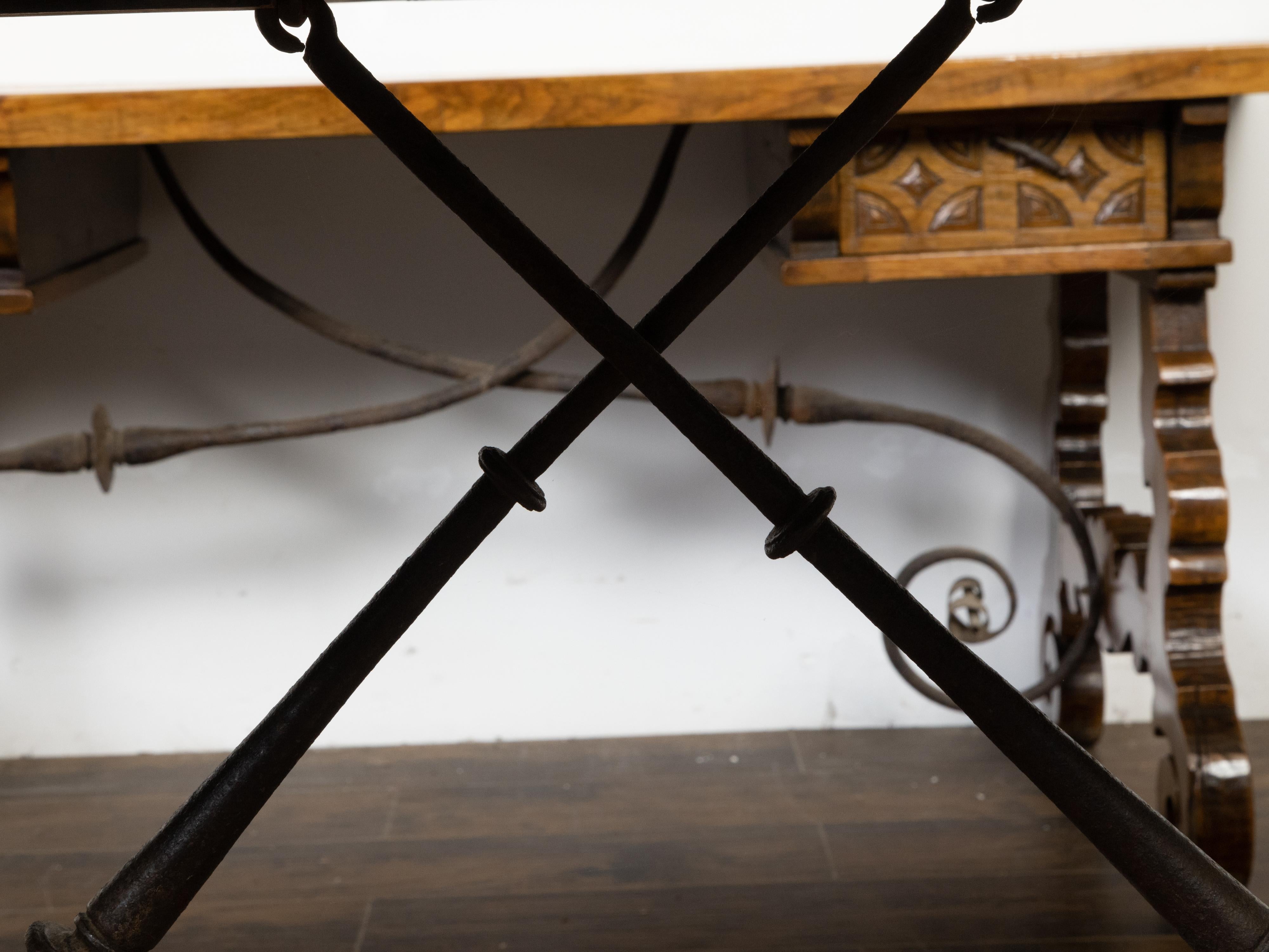 Konsolentisch aus Nussbaumholz mit Trestle-Sockel und Eisenträgern aus dem 19. Jahrhundert im Angebot 6