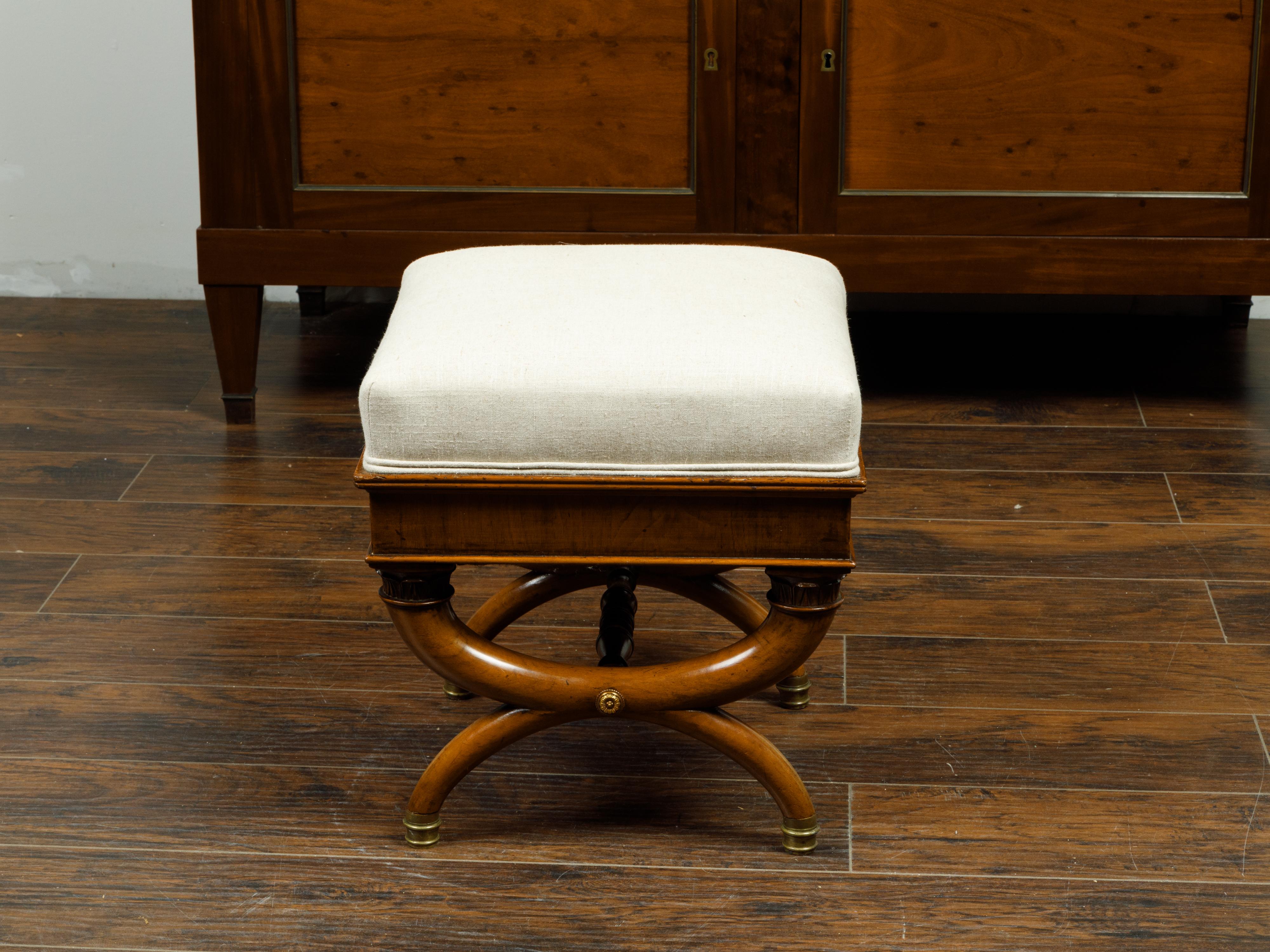 French 19th Century Walnut Curule Stool with Corinthian Capitals and Upholstery In Good Condition For Sale In Atlanta, GA