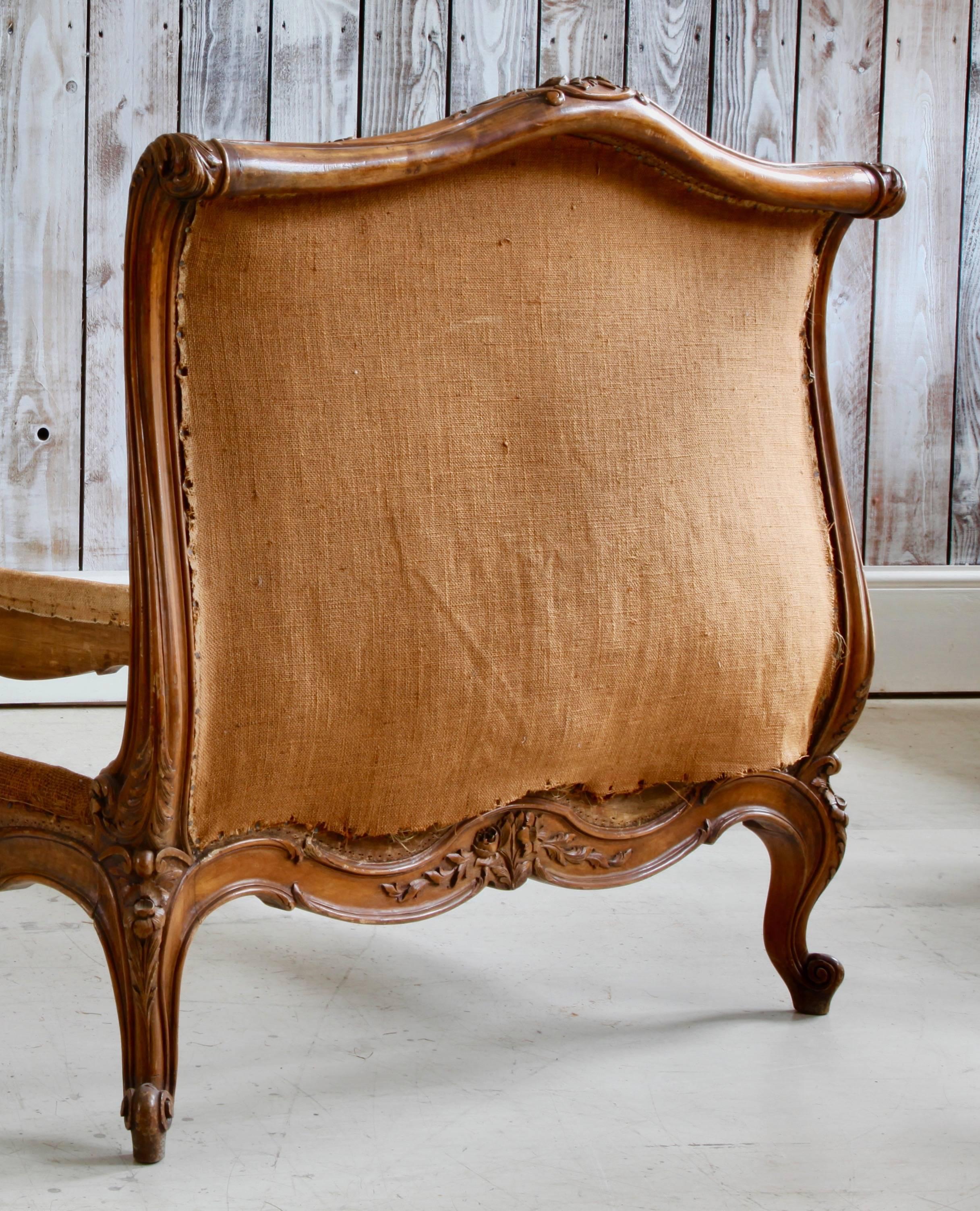 Louis XV style daybed, with scroll tops, solid walnut.
Very good carving with fine details all around.
  

 