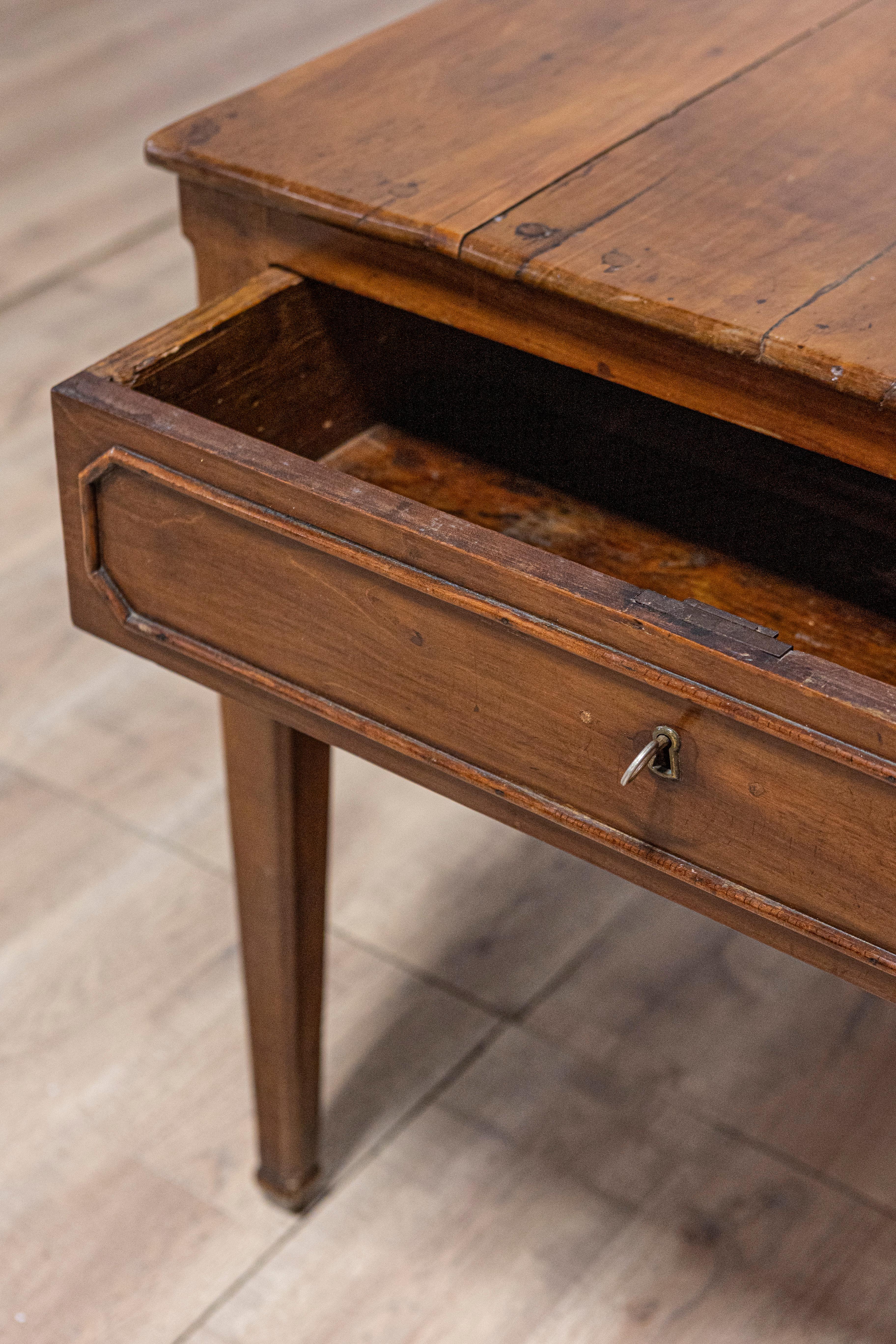 French 19th Century Walnut Desk with Carved Apron and Lateral Drawer For Sale 6