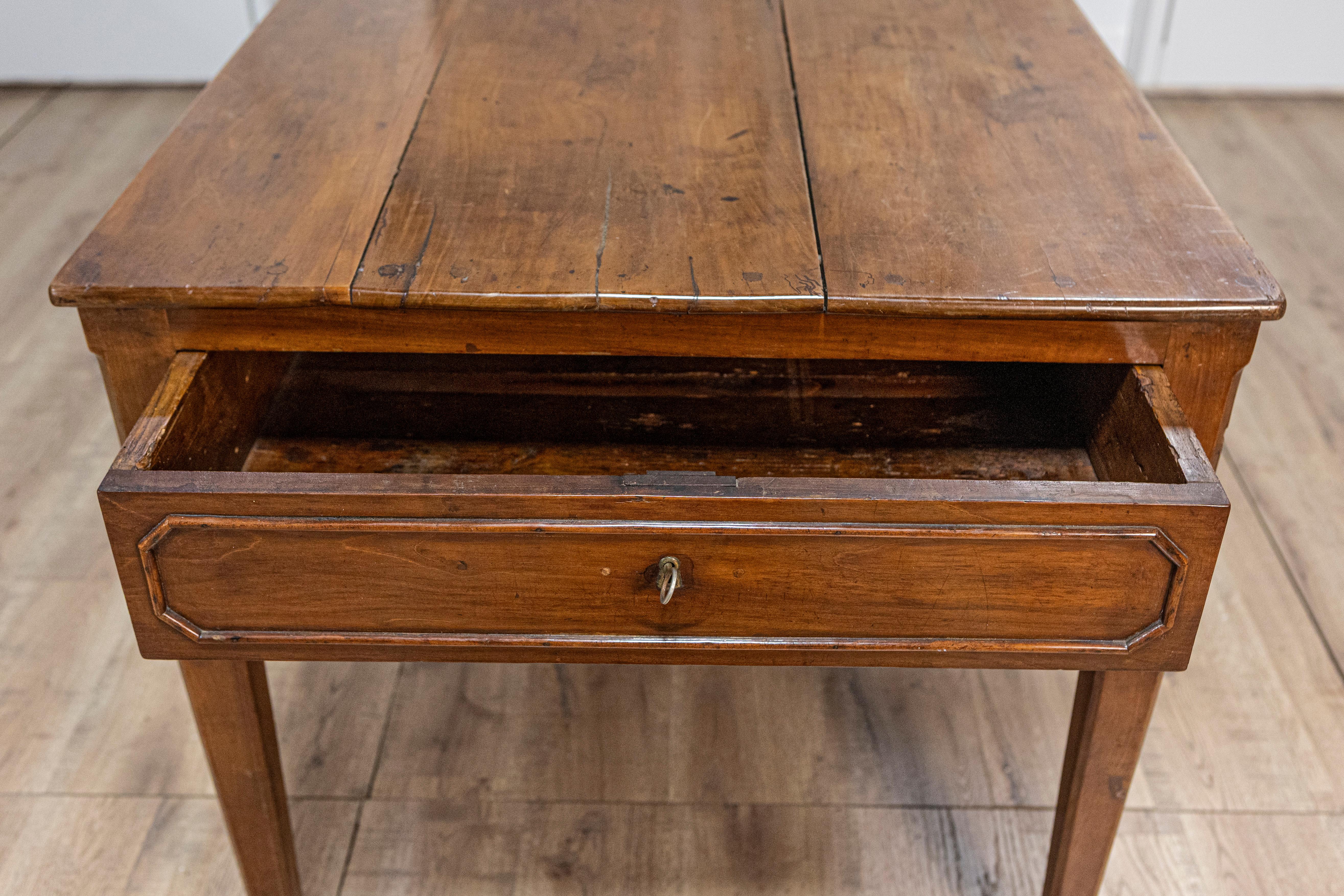 French 19th Century Walnut Desk with Carved Apron and Lateral Drawer For Sale 7